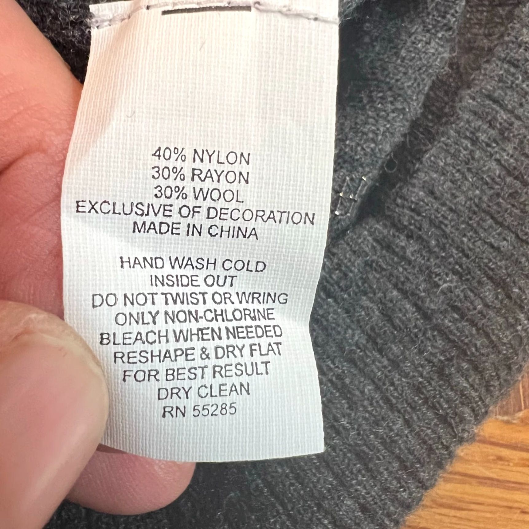 Express EXPRESS Wool V-Neck Sweater Woman Size L Gray Metallic Highlights Dolman Sleeve Knit Pullover 100% Wool Shirt/Top Women’s Apparel Size L / US 10 / IT 46 - 6 Thumbnail