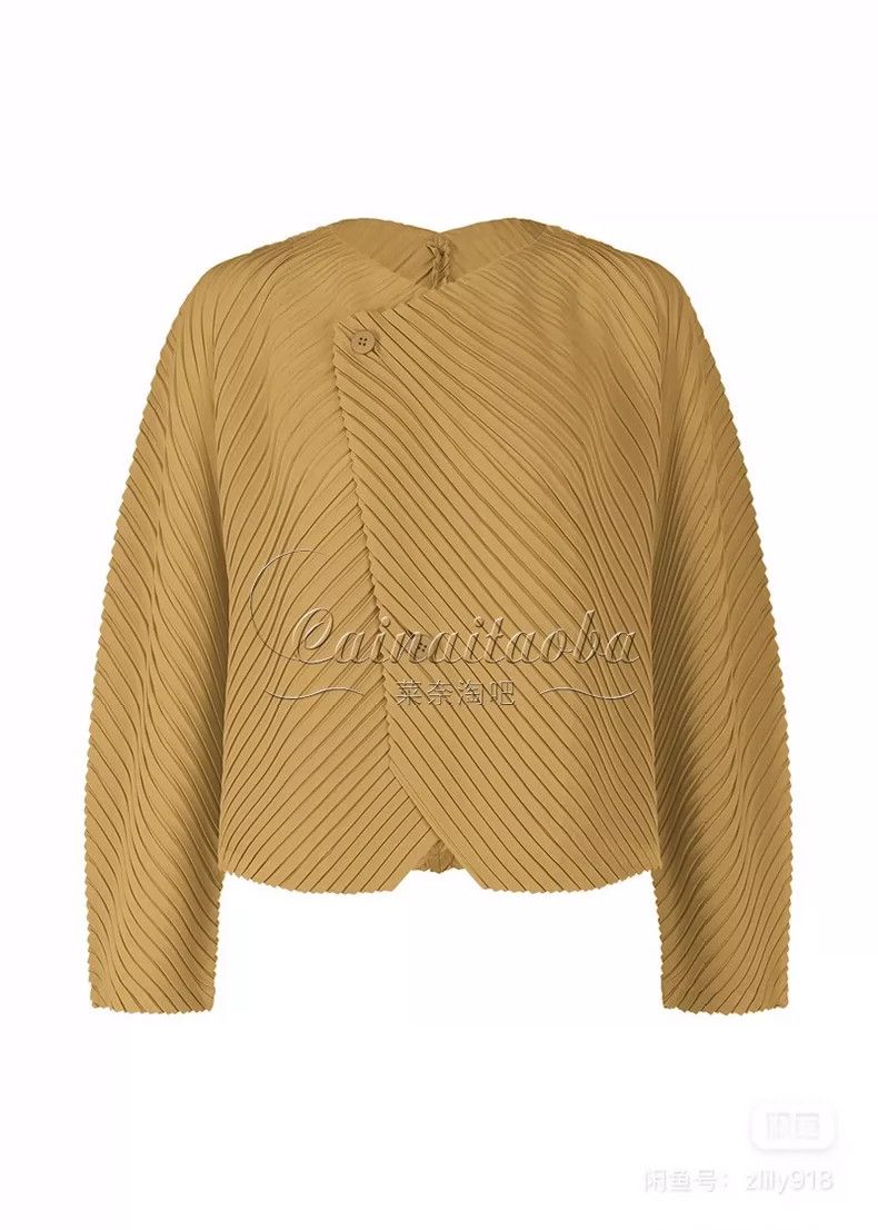 Issey Miyake Issey Miyake size:one size Golden-brown coat Size XS / US 0-2 / IT 36-38 - 1 Thumbnail