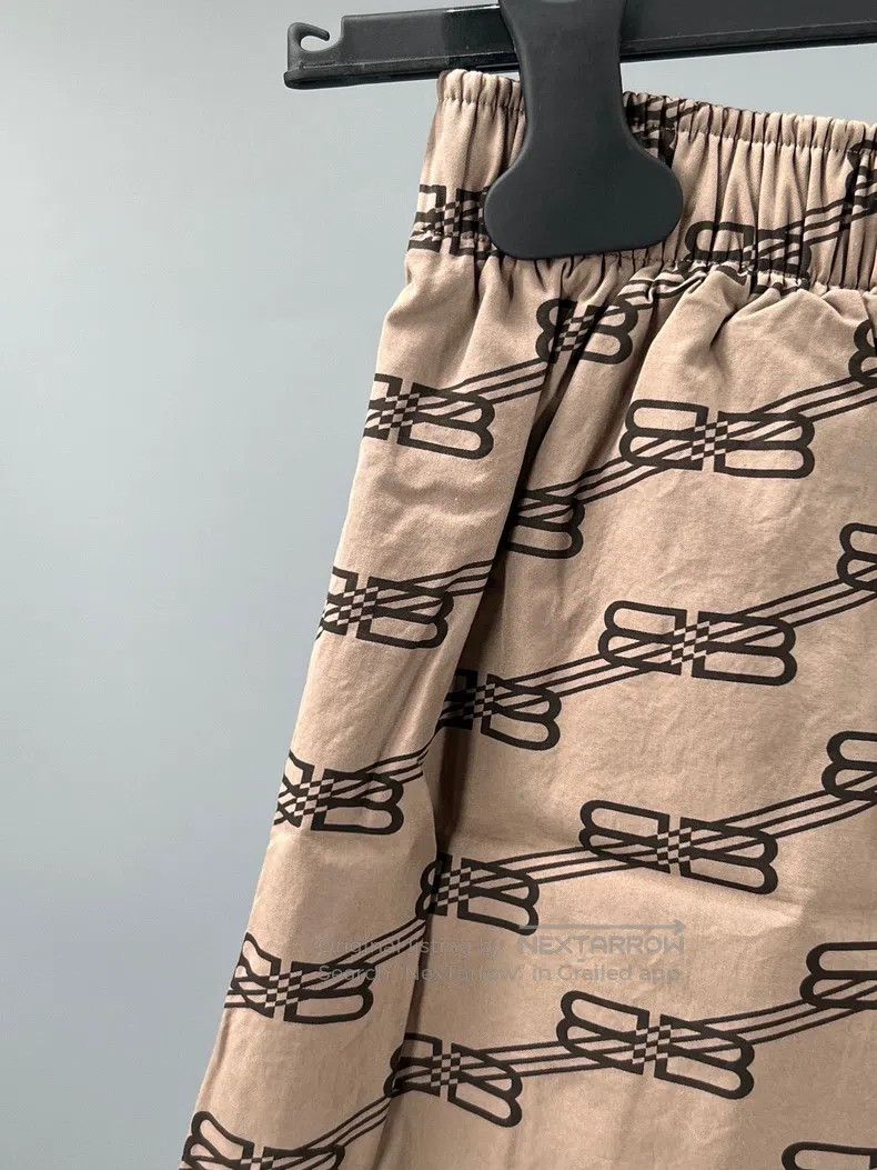 Balenciaga Balenciaga Men's Khaki Logo Printed Casual Short Pants Size US 30 / EU 46 - 2 Thumbnail