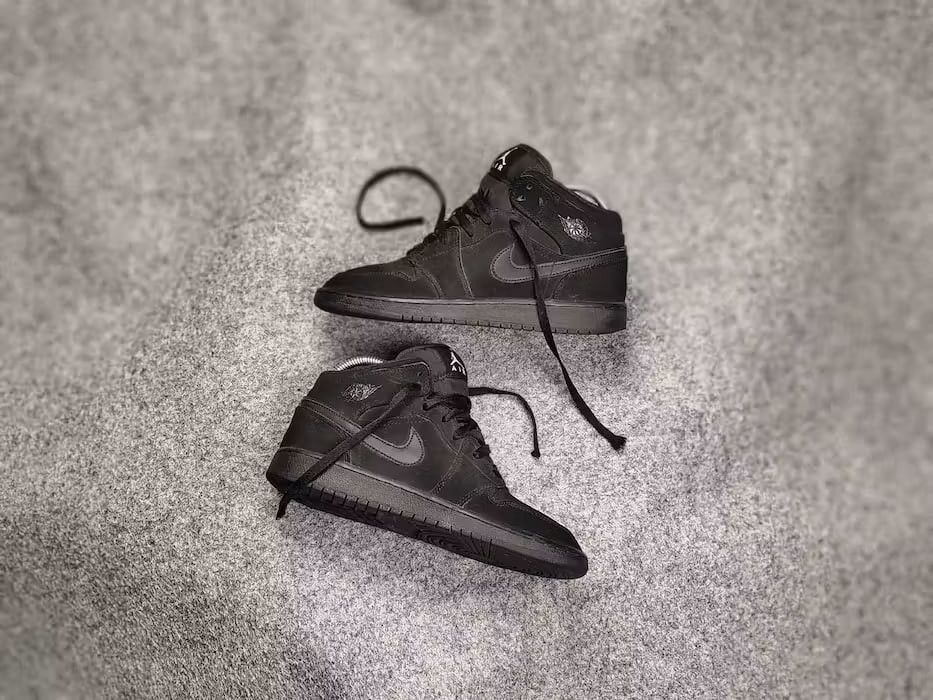 Nike 🔥 Nike Air Jordan 1 Mid GS Black Vintage Hi-Top Sneakers Size US 6.5 / EU 39-40 - 1 Thumbnail