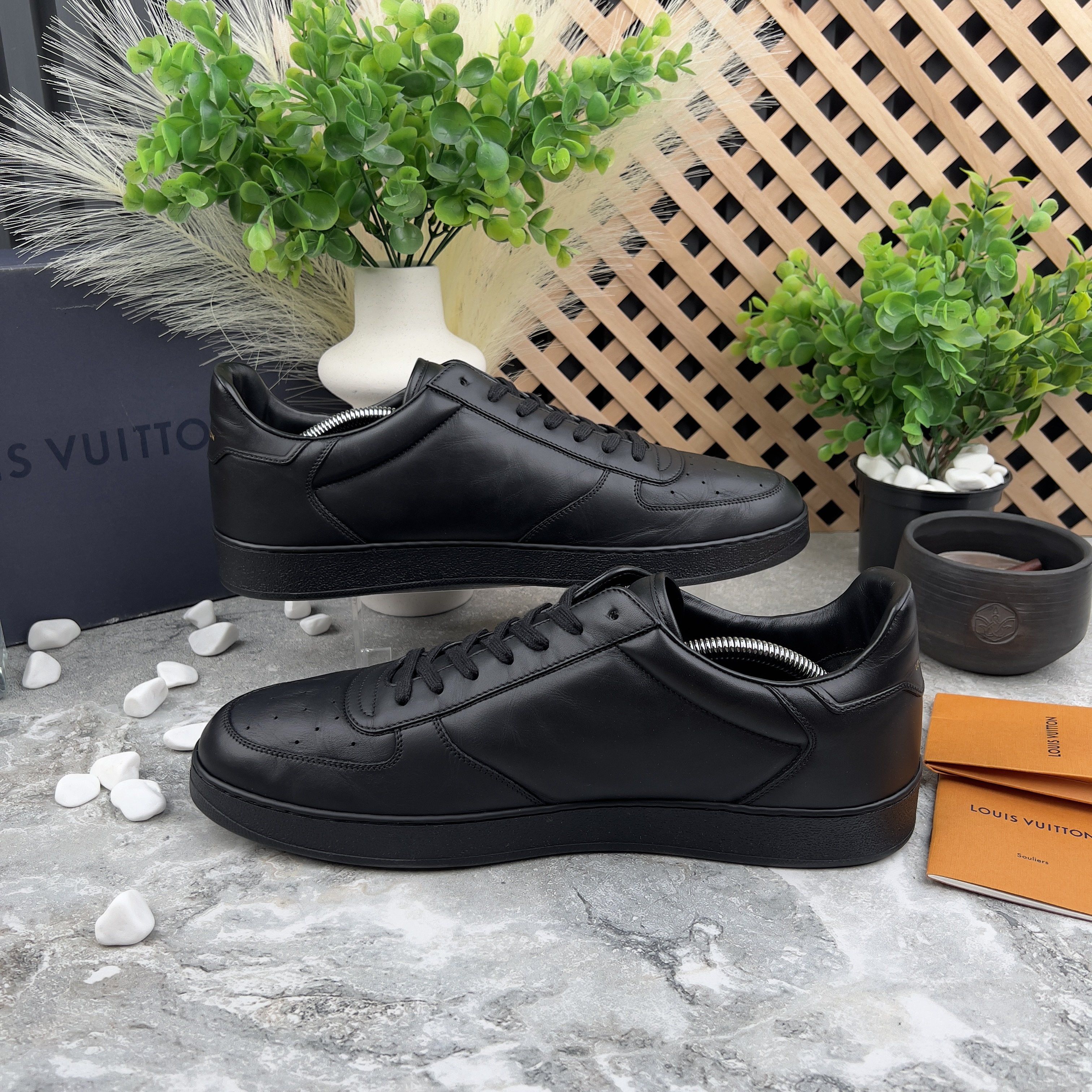 Louis Vuitton Authentic Louis Vuitton Rivoli Sneakers Leather Size US 11.5 / EU 44-45 - 8 Thumbnail