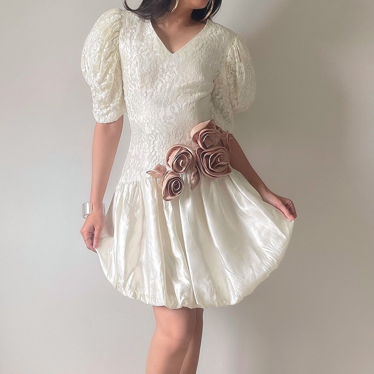 Vintage Vintage 1980s Ivory Satin & Lace Puff Sleeve Dress (XS-S) Size S / US 4 / IT 40 - 2 Thumbnail