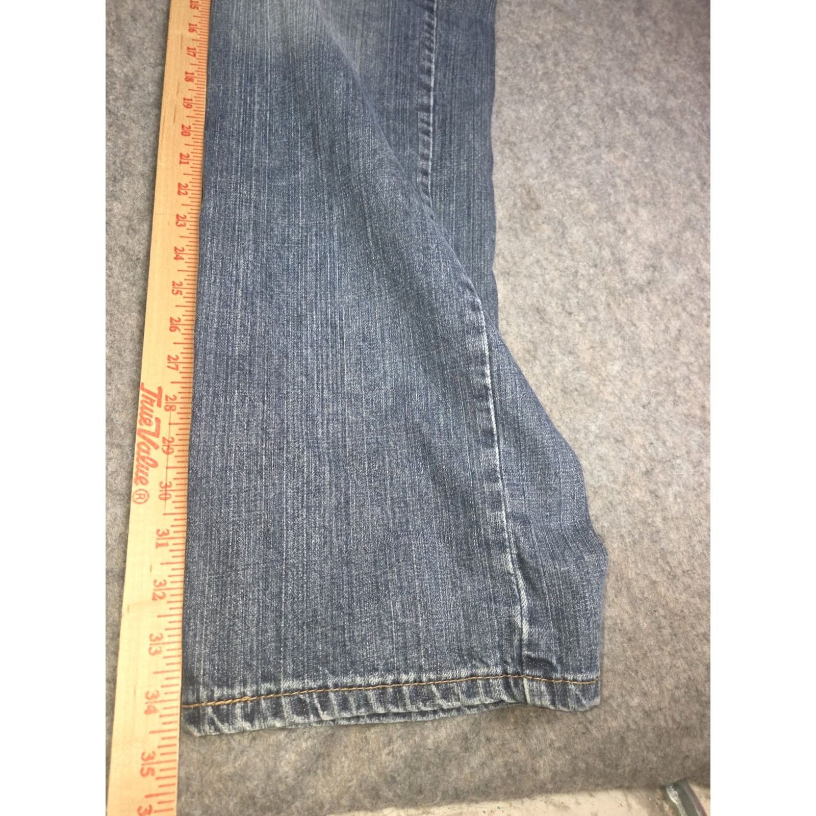Levi's VINTAGE Levi's Jeans Mens 38x34 Blue Denim 559 Relaxed Straight Y2K Faded Size US 38 / EU 54 - 8 Thumbnail