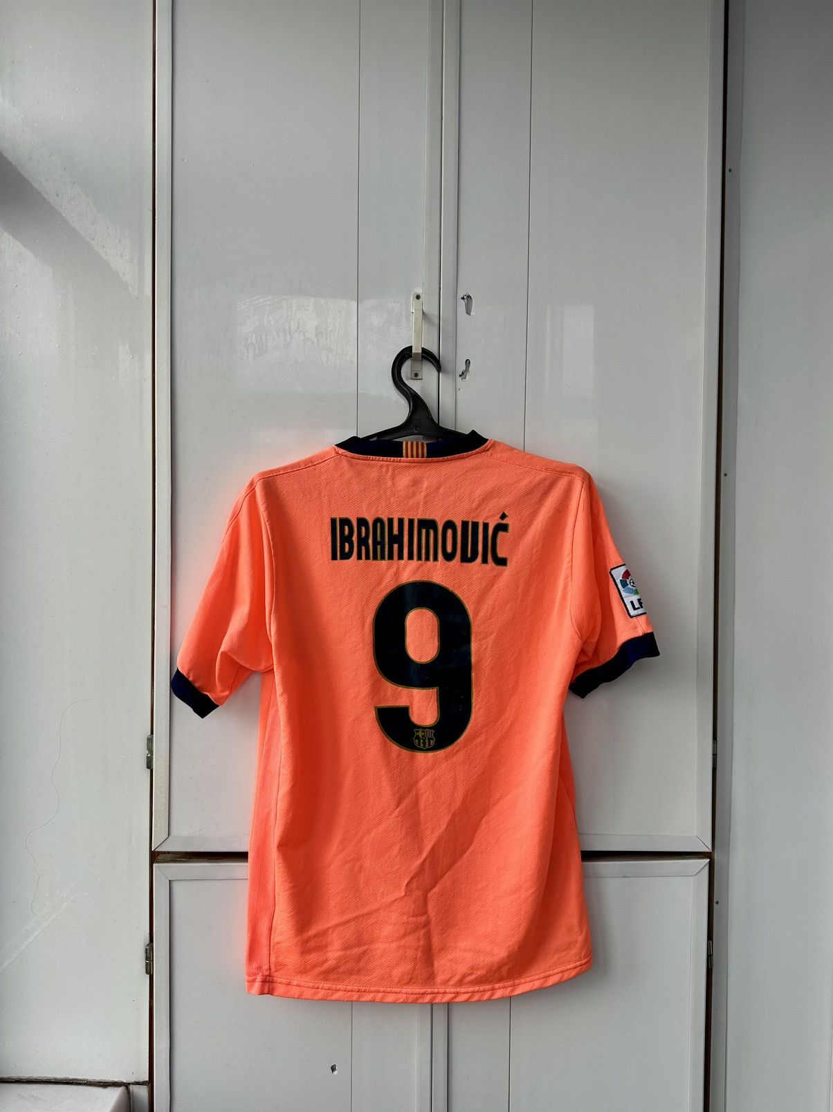 Nike 90’s Vintage Ibrahimovic FCB 2009 Jersey Size US M / EU 48-50 / 2 - 1 Thumbnail