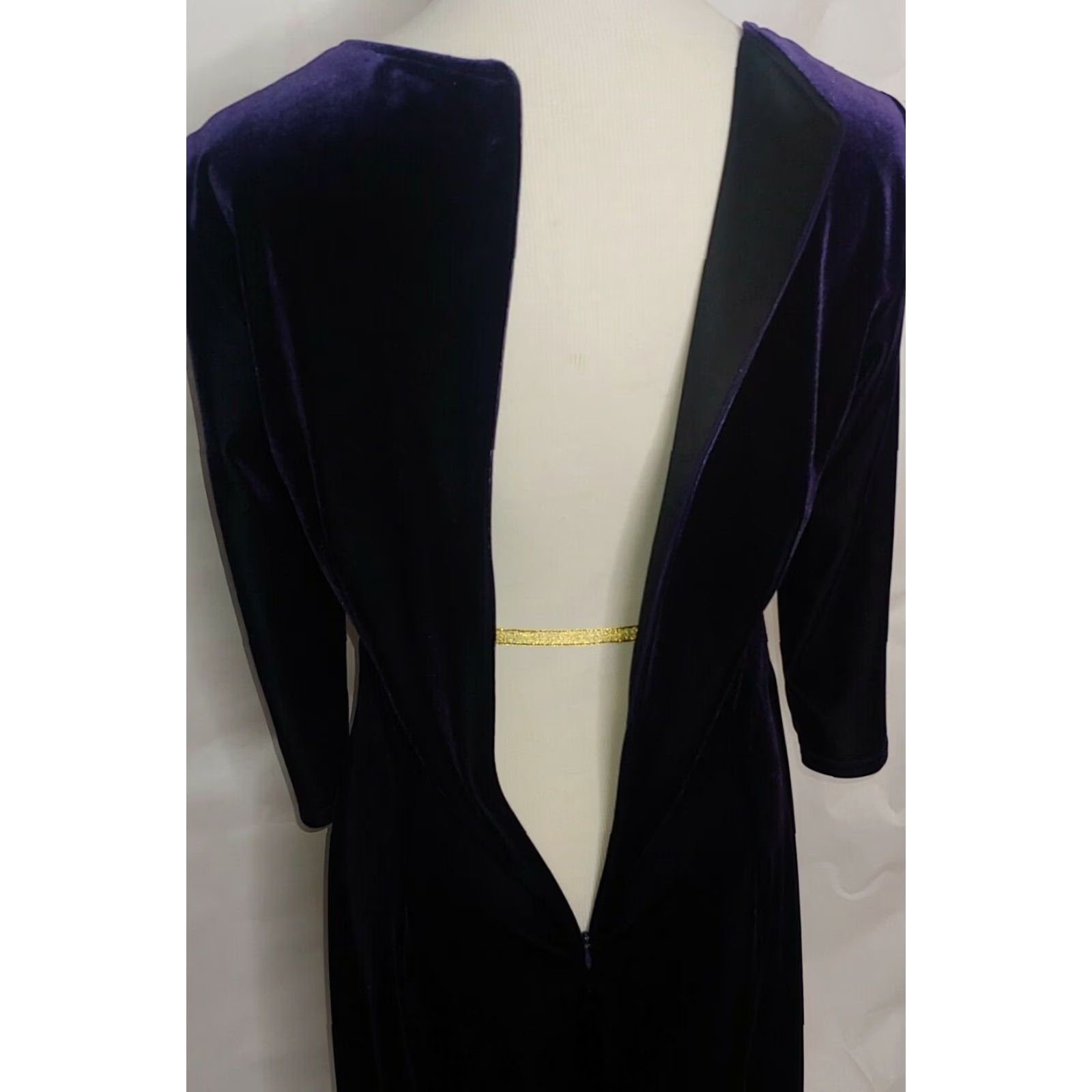 Vintage VINTAGE JS Collections Purple Velour Dress 1990s 12 Knee Length Bodycon Velvet Party Dress Womens Size XL / US 12-14 / IT 48-50 - 5 Thumbnail