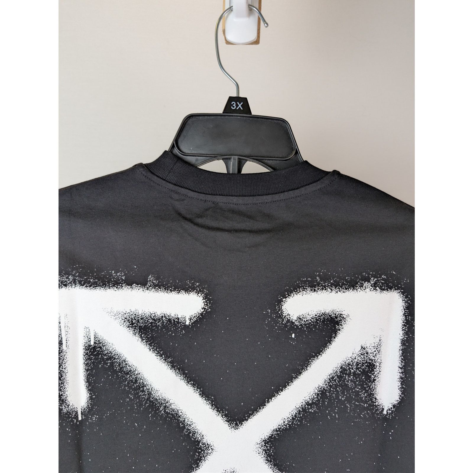 Off-White o1rshd1 Spray Can Arrow Skate L/S T-Shirt in Black Size US M / EU 48-50 / 2 - 15 Thumbnail