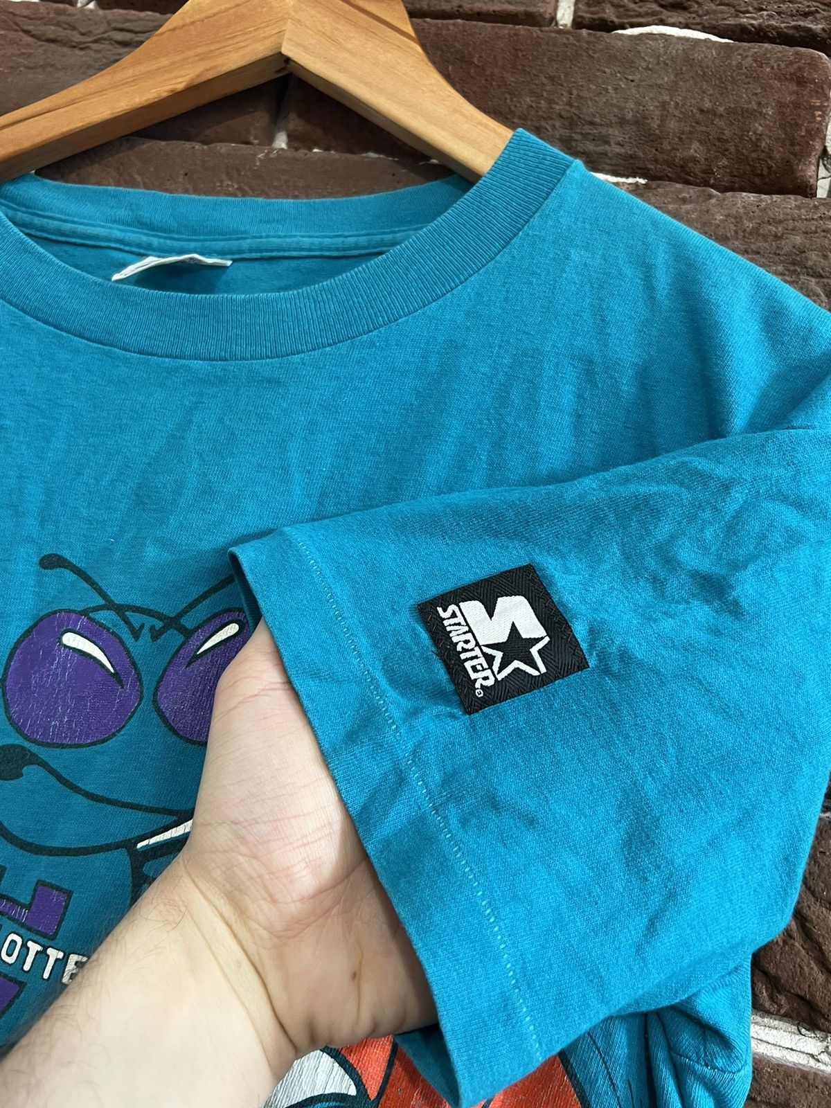NBA Vintage 90s Starter NBA Charlotte Hornets Tshirt L Turqoise Size US L / EU 52-54 / 3 - 5 Thumbnail