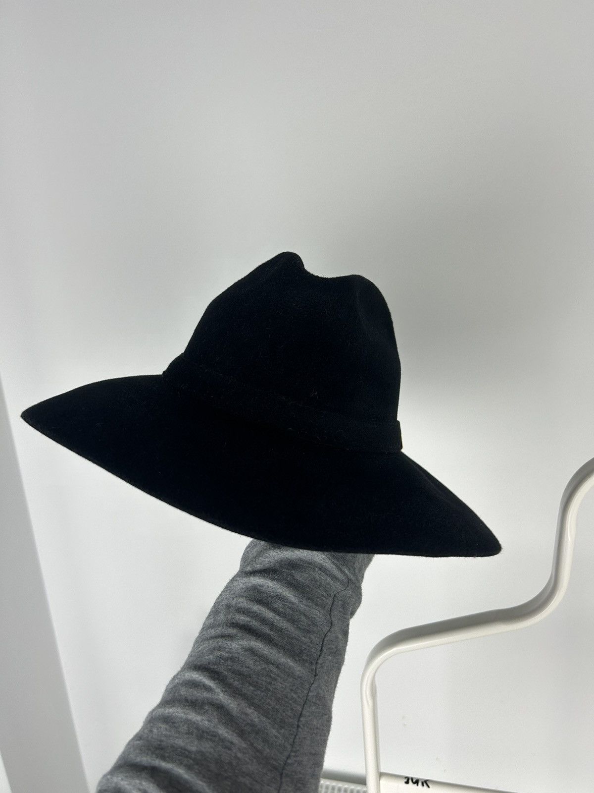 Gucci × Tom Ford Gucci Rabbit Fur Logo Charm Hat Size ONE SIZE - 9 Thumbnail