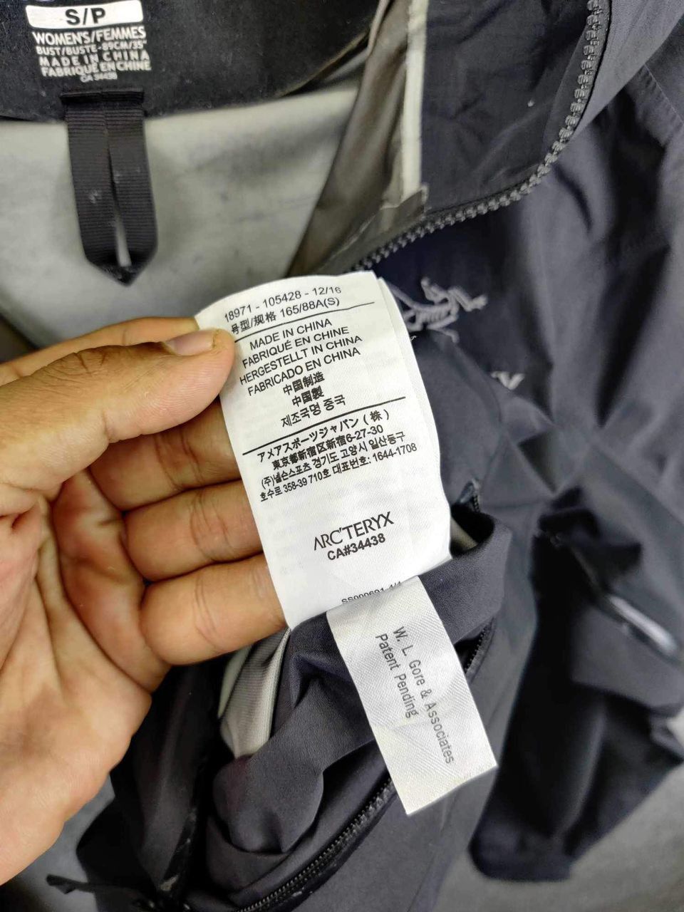 Arc'teryx × Vintage Arcteryx Goretex Outdoor Jacket Size S / US 4 / IT 40 - 17 Thumbnail