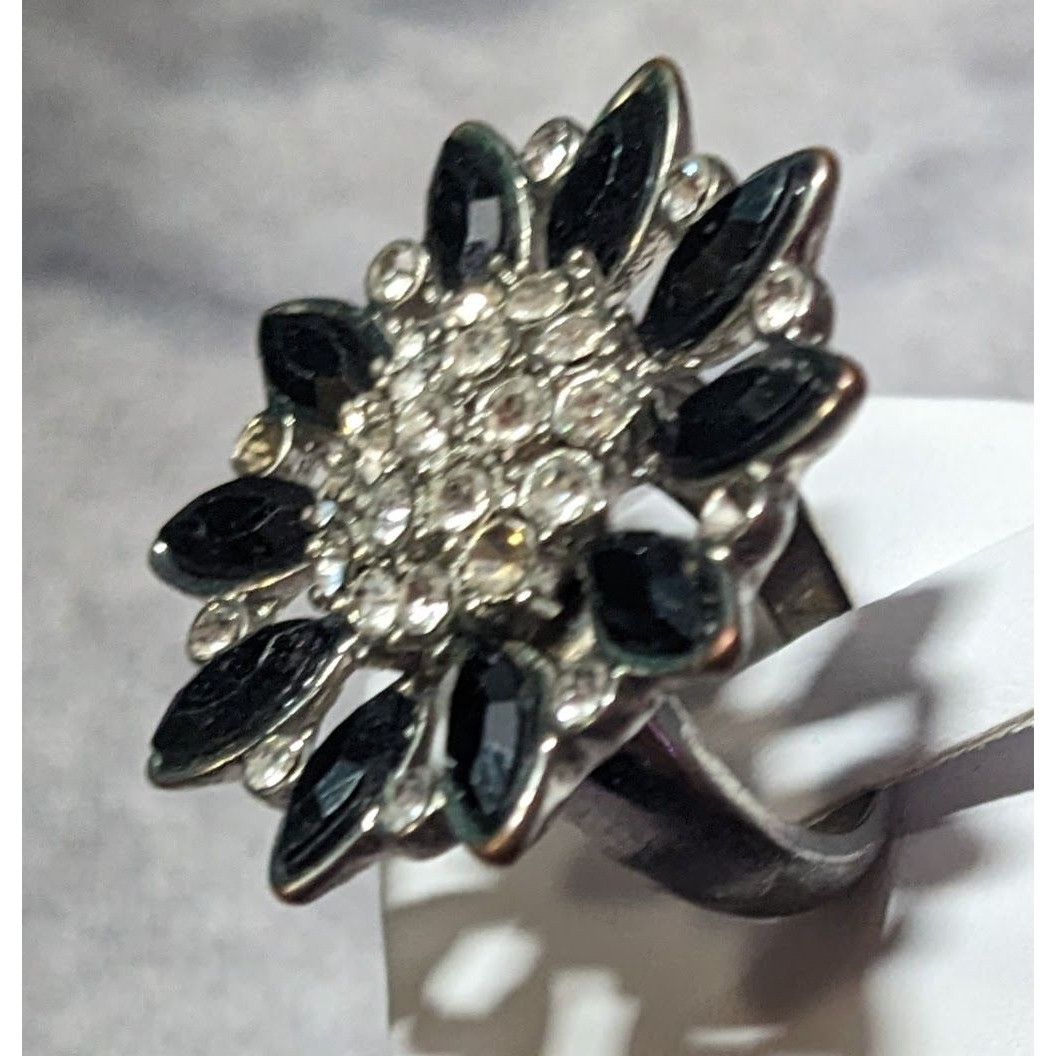 Other Black And Silver Tone Rhinestone Flower Ring Size 8 Size ONE SIZE - 11 Thumbnail