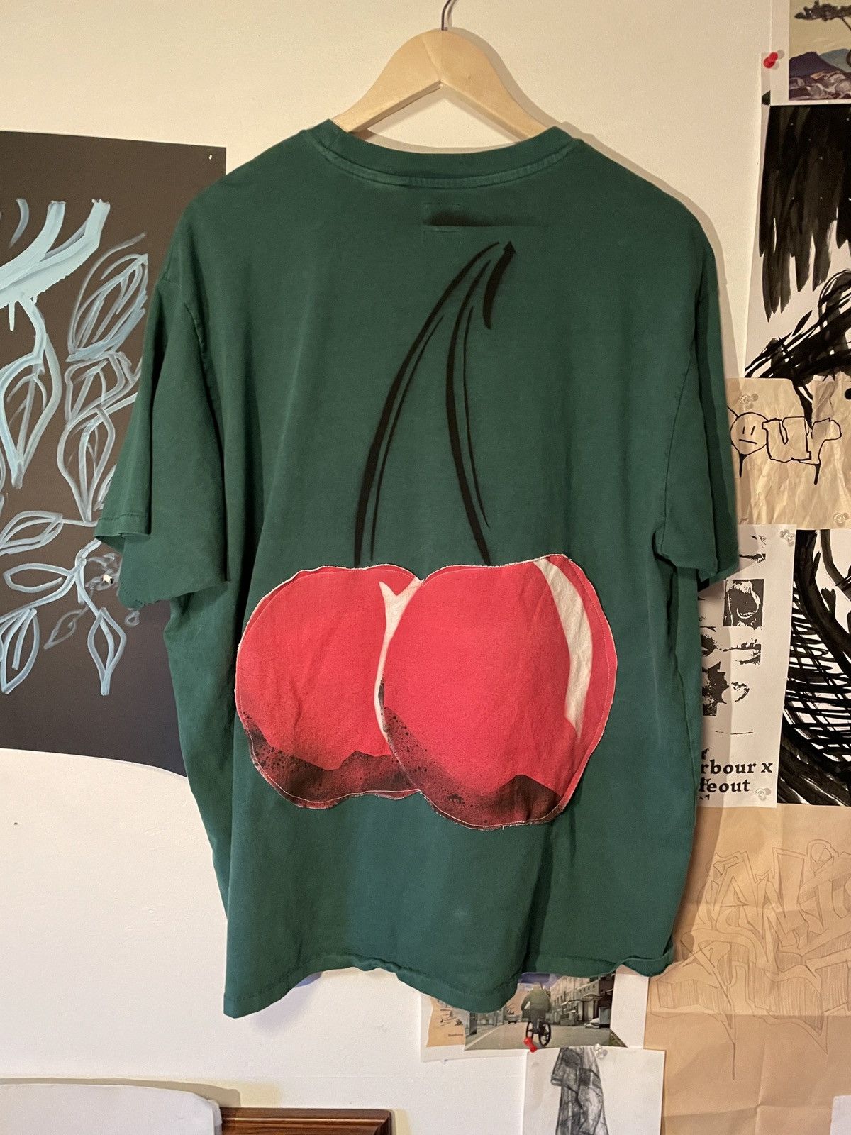 Levi's Levi’s “Cherries” T-Shirt Size US XL / EU 56 / 4 - 2 Thumbnail