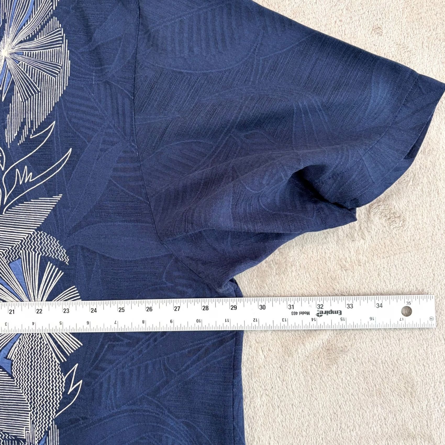 Tommy Bahama VINTAGE Tommy Bahama Camp Shirt Men 2XL Blue Floral Jacquard Silk Short Sleeve Collared Button-Up Hawaiian Beach Casual Travel Rare Mens Size US XXL / EU 58 / 5 - 5 Thumbnail