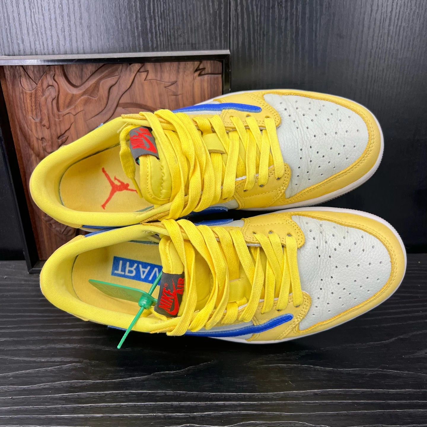 Nike AJ1 Low Yellow Barb 7.0 40 New With Box Size US 7 / EU 40 - 8 Thumbnail
