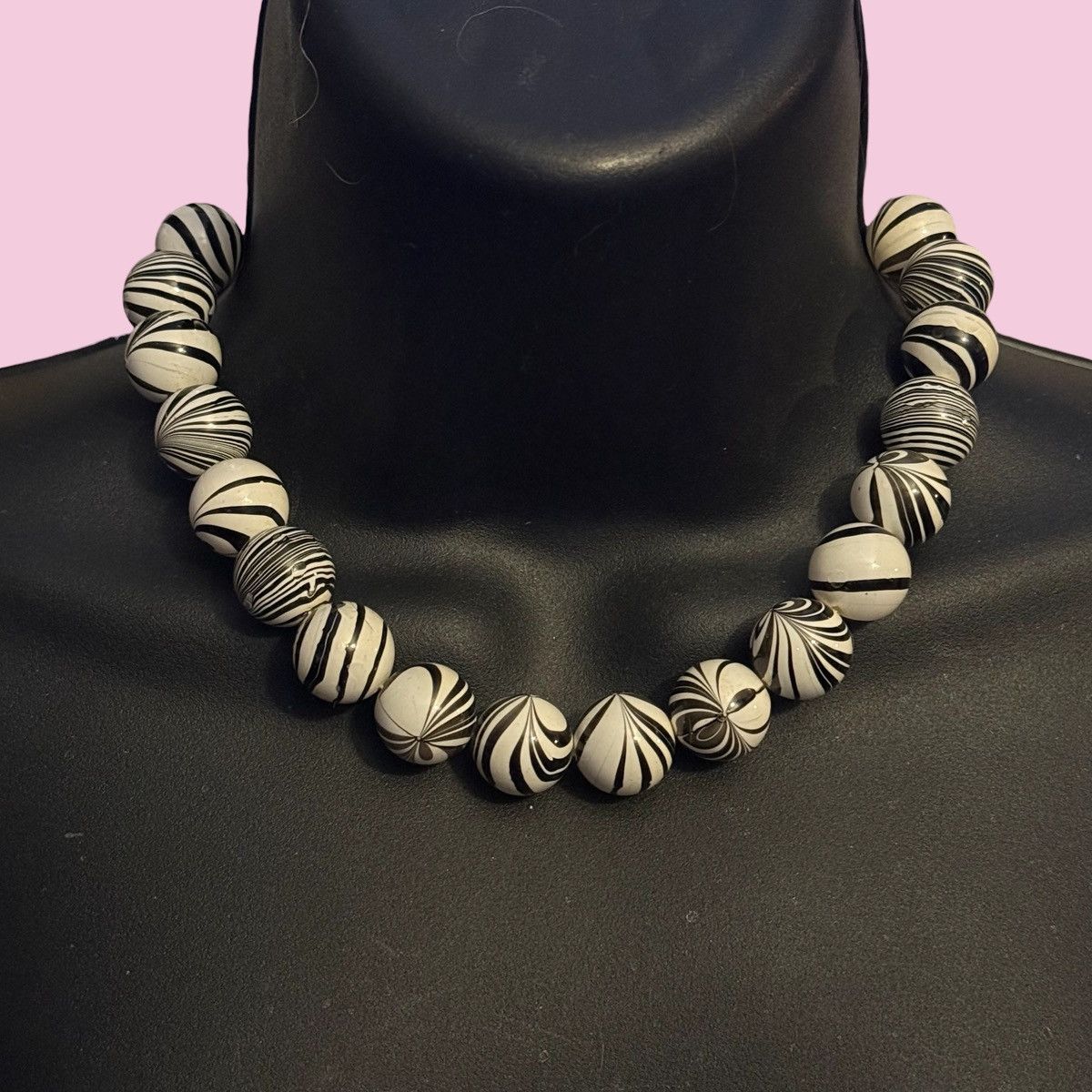 Vintage Vintage white and black striped bead collar necklace Size ONE SIZE - 1 Thumbnail