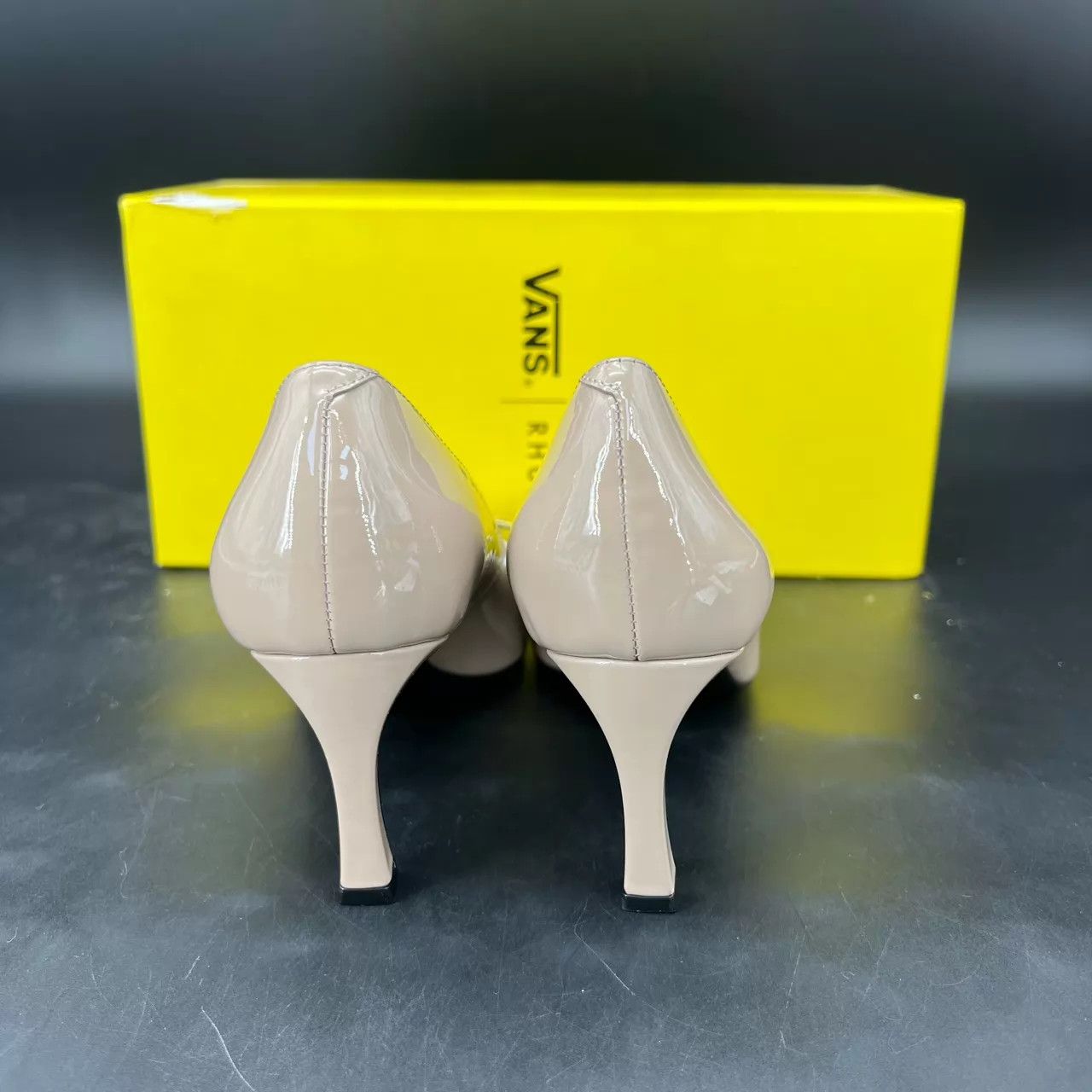 Roger Vivier RV Nude Block Heel Pumps 36.5 Size US 6 / IT 36 - 5 Thumbnail