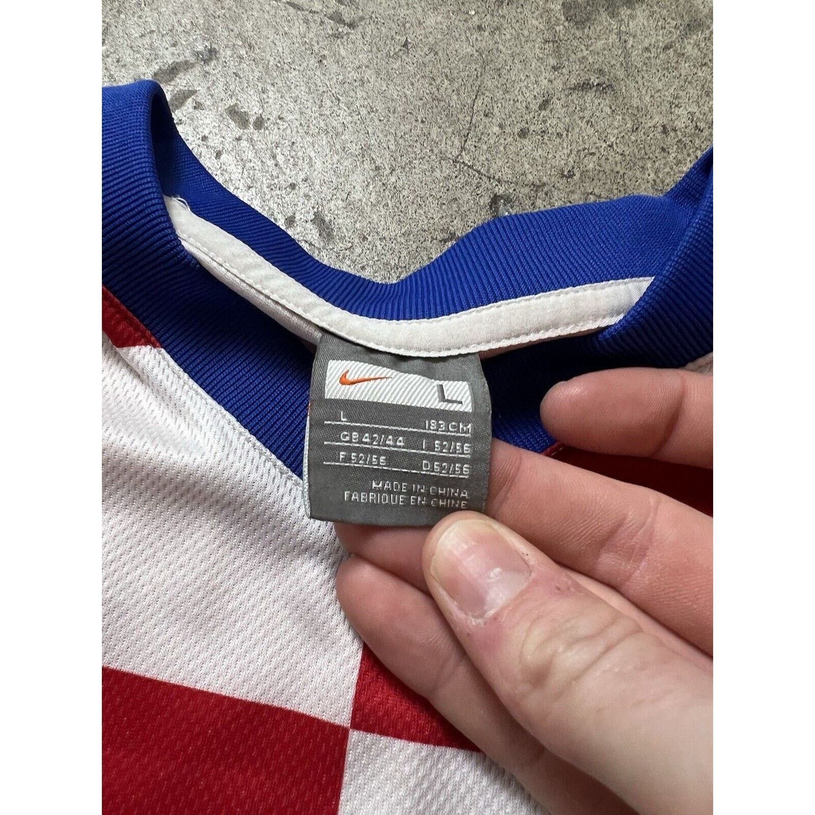 Nike Croatia Home football shirt Nike Camiseta Mens Size L Size US L / EU 52-54 / 3 - 3 Thumbnail