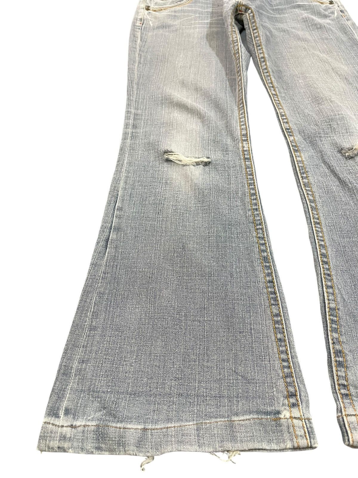 BCBGeneration × Bcbgmaxazria × Japanese Brand Vintage B.C.B.G Flare Distressed Denum Size US 31 - 3 Thumbnail