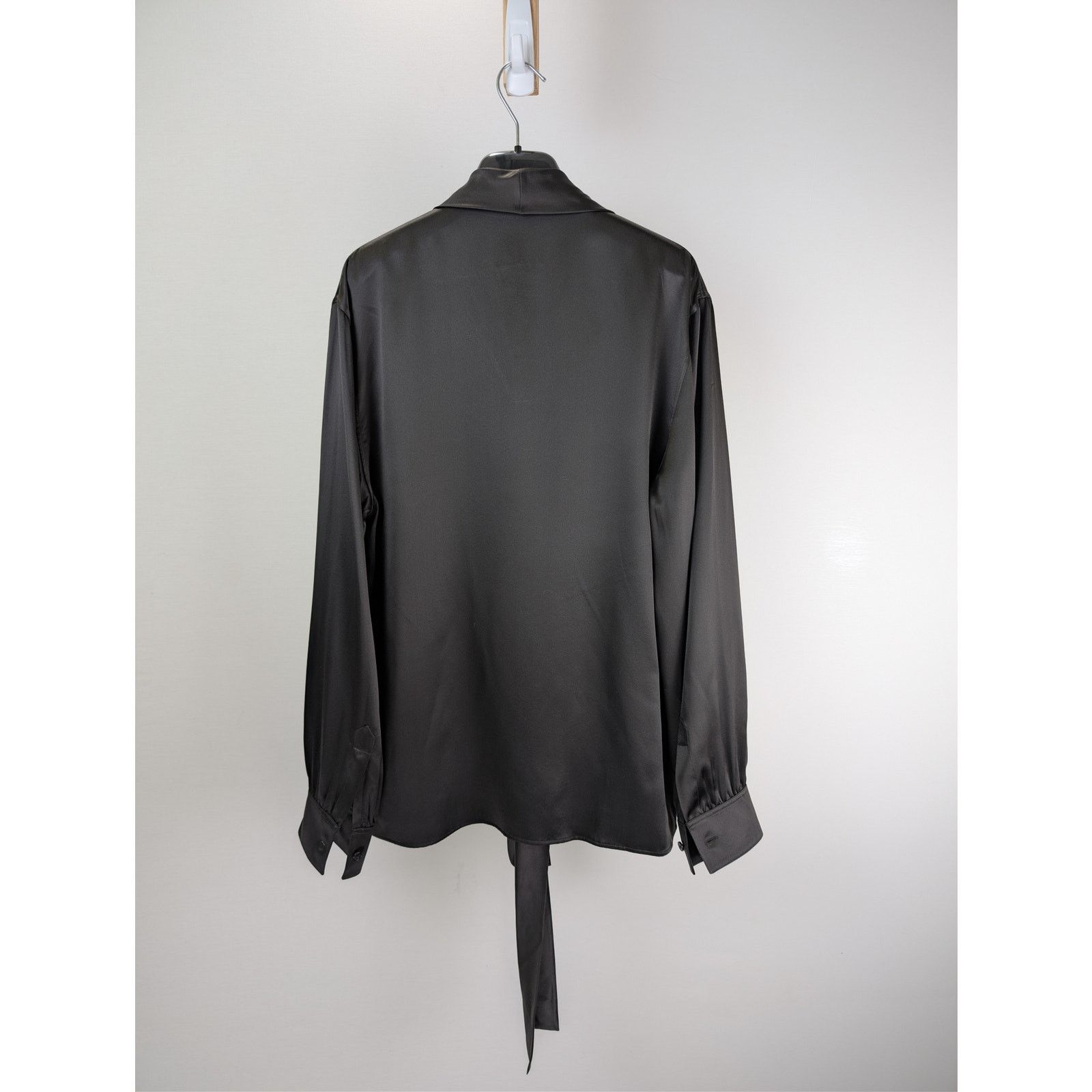 Saint Laurent Paris o1rshd1 silk shirt with a bow at the neck in Black Size US S / EU 44-46 / 1 - 15 Thumbnail