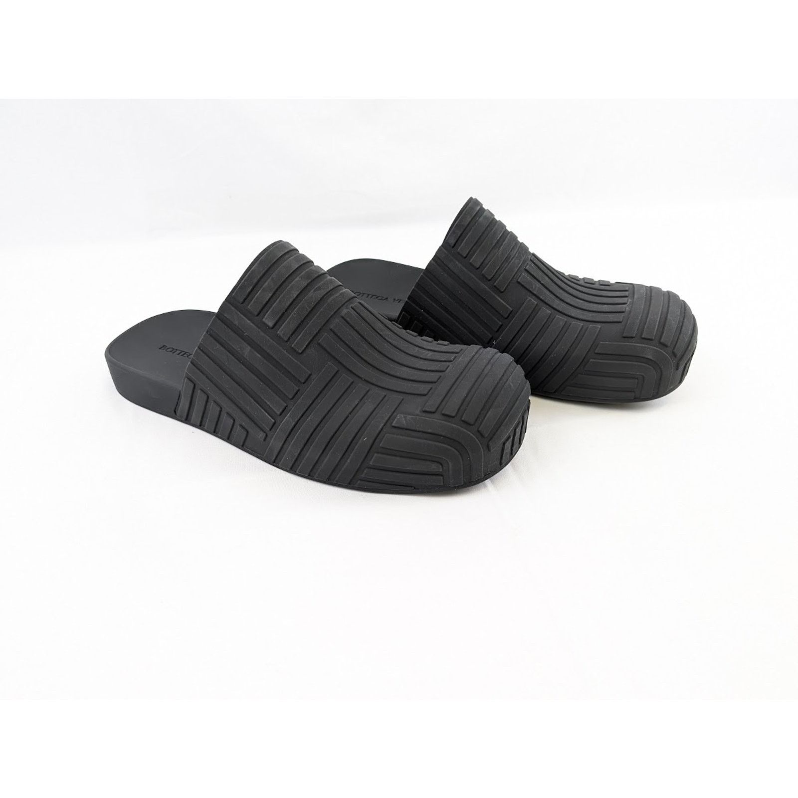 Bottega Veneta o1rshd1 Q:2 / Rubber Carpet Slider Sandal in Black Size US 12 / EU 45 - 13 Thumbnail