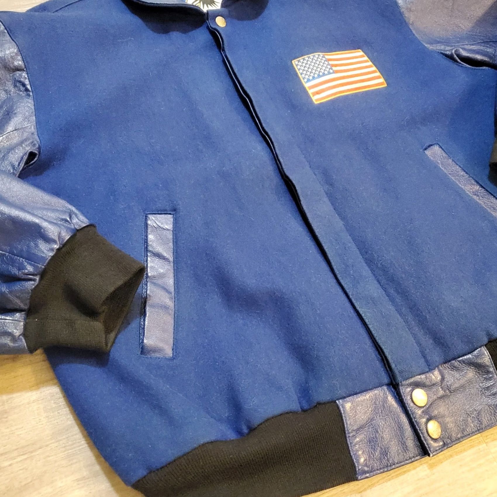 Vintage VINTAGE Unbranded Blue Leather And Wool American Flag Varsity Jacket Mens Sz L Size US L / EU 52-54 / 3 - 5 Thumbnail