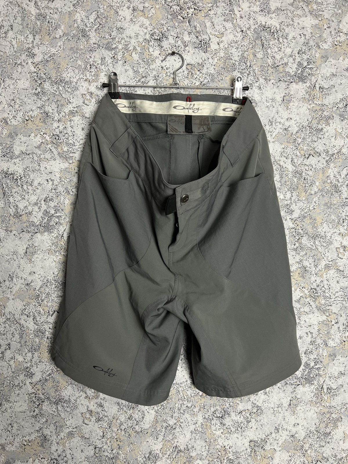 Vintage Rare Vintage 2000s Oakley Gray Shorts MTB Pockets Size L Y2K Size US 36 / EU 52 - 1 Thumbnail