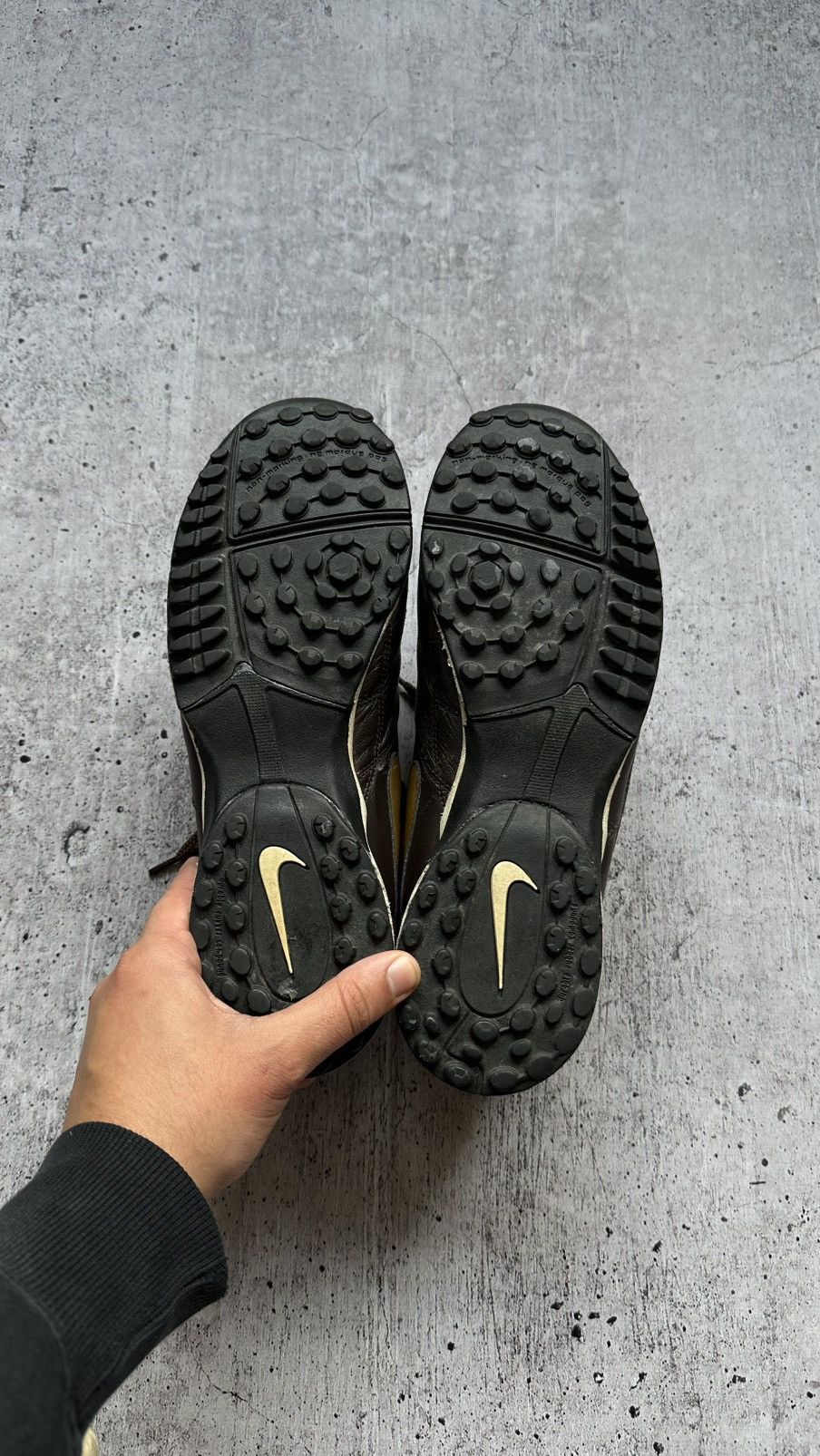 Nike 2007 Nike Ronaldinho R10 Vintage Leather Soccer Boots Size US 11 / EU 44 - 8 Thumbnail