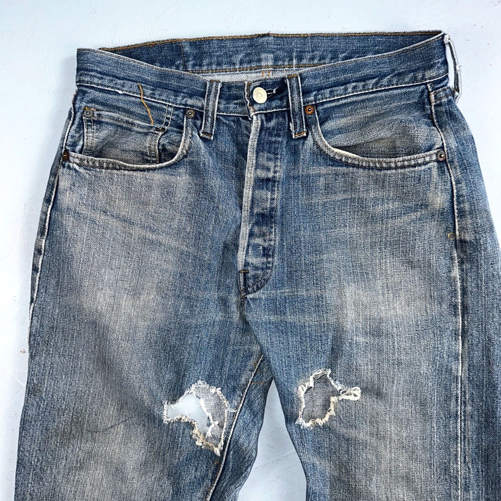 Levi's VINTAGE Levi's 501 Jeans Men Medium Blue 70s USA Distressed Classic Straight Denim 34x32 Size US 32 / EU 48 - 2 Thumbnail