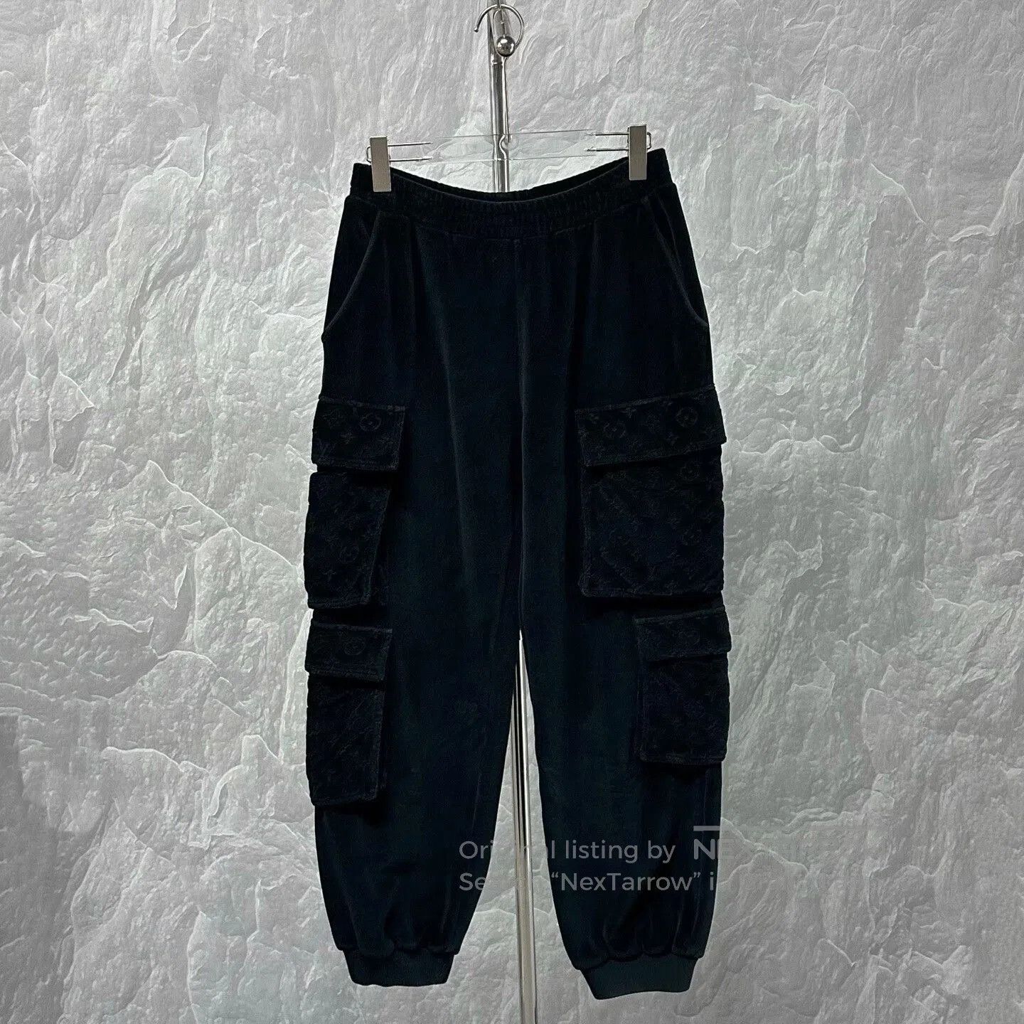 Louis Vuitton louis vuitton black velour long pants size s. Size US 38 / EU 54 - 1 Thumbnail