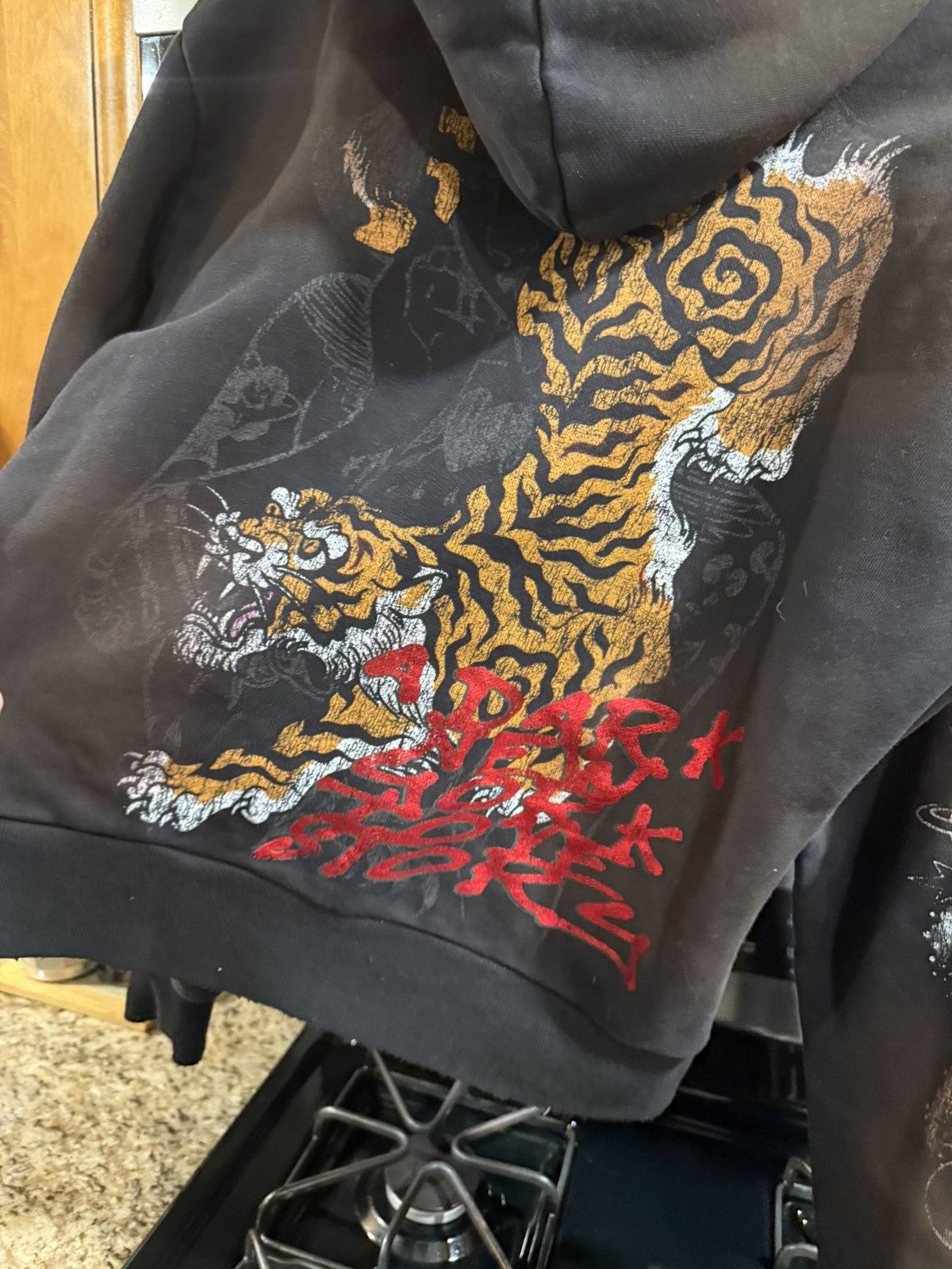LOST INTRICACY Lost Intricacy Twin Tiger Zip Size Small Size US S / EU 44-46 / 1 - 8 Thumbnail