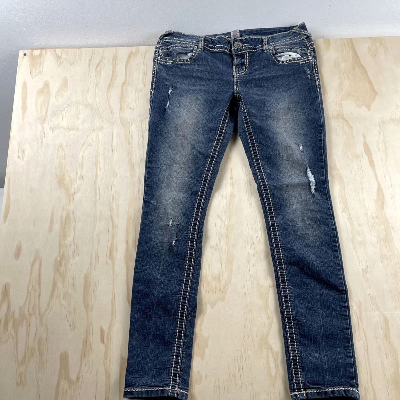 Almost Famous VINTAGE Almost Famous Jeans Women’s 9 Blue Medium Wash Skinny Distressed 29x28 Jeans Women’s 9 Blue Medium Wash Skinny Distressed 29x28 Size 30" / US 8 / IT 44 - 4 Thumbnail