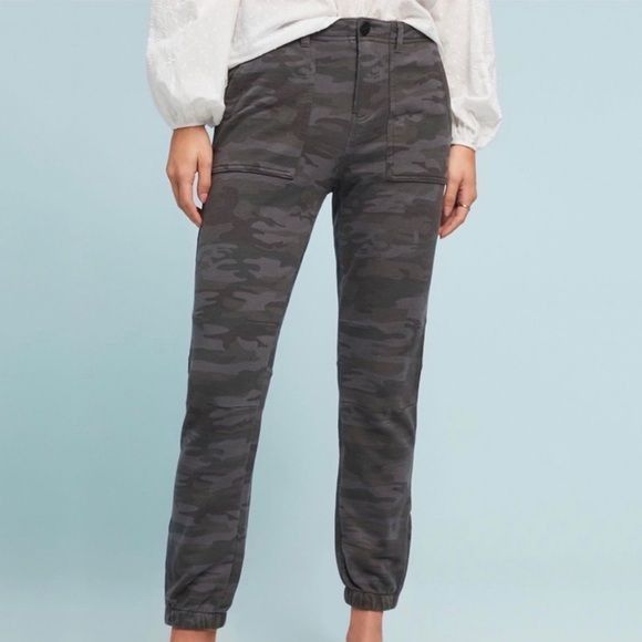 Sanctuary Sanctuary Camo Jogger Pants Size 27" / US 4 / IT 40 - 1 Thumbnail