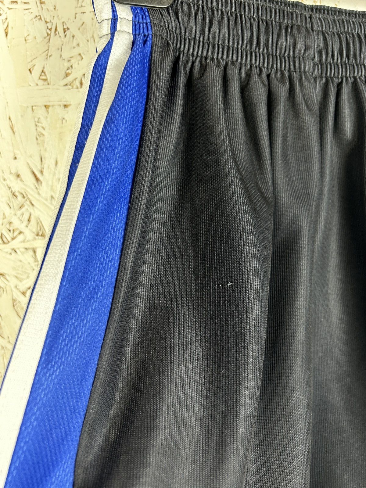 Adidas Vintage Adidas Club Brugge KV 2001/02 Away Kit Shorts Size US 30 / EU 46 - 6 Thumbnail
