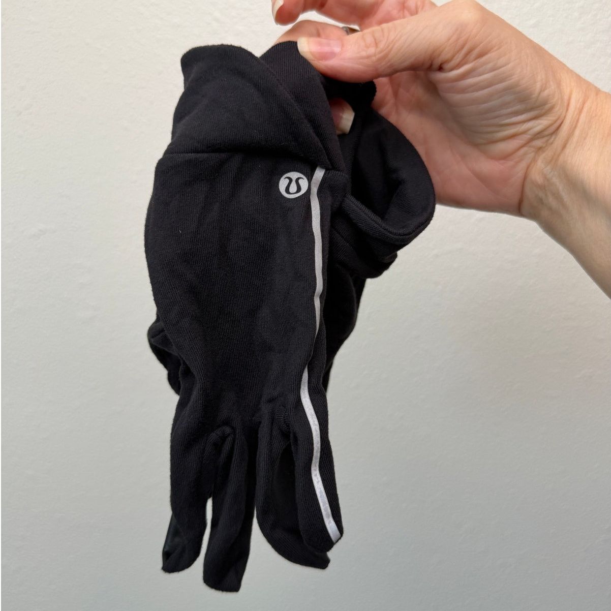 Lululemon Lululemon Run Gloves Black Women's Workout Gloves Size ONE SIZE - 2 Thumbnail