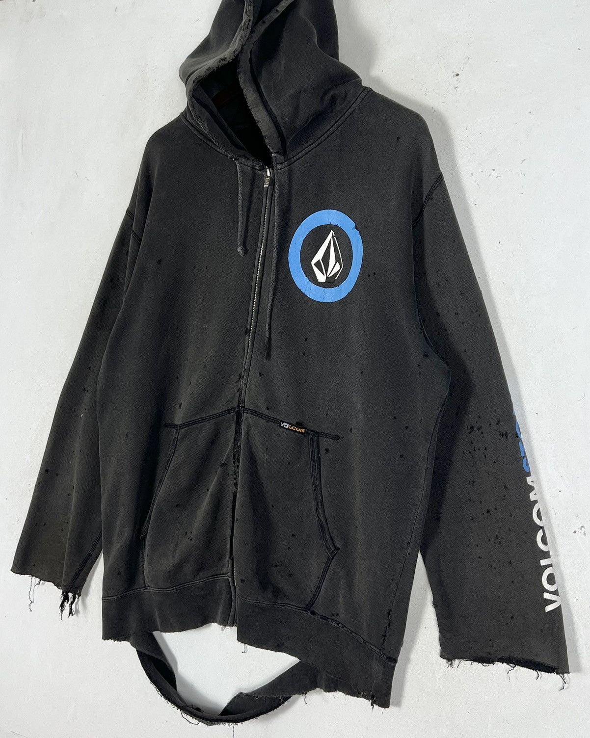 Volcom Vintage Distressed Volcom Hoodie Size US L / EU 52-54 / 3 - 3 Thumbnail