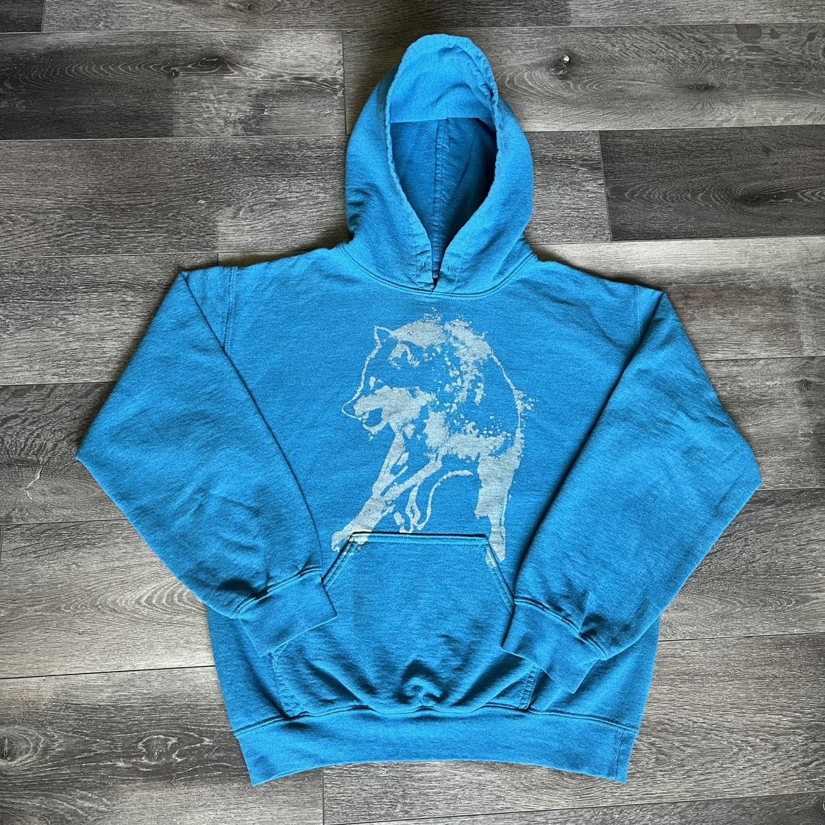Vintage Vintage 2000s Affliction Style Wolf Foil Graphic Logo Hoodie Size US S / EU 44-46 / 1 - 1 Thumbnail