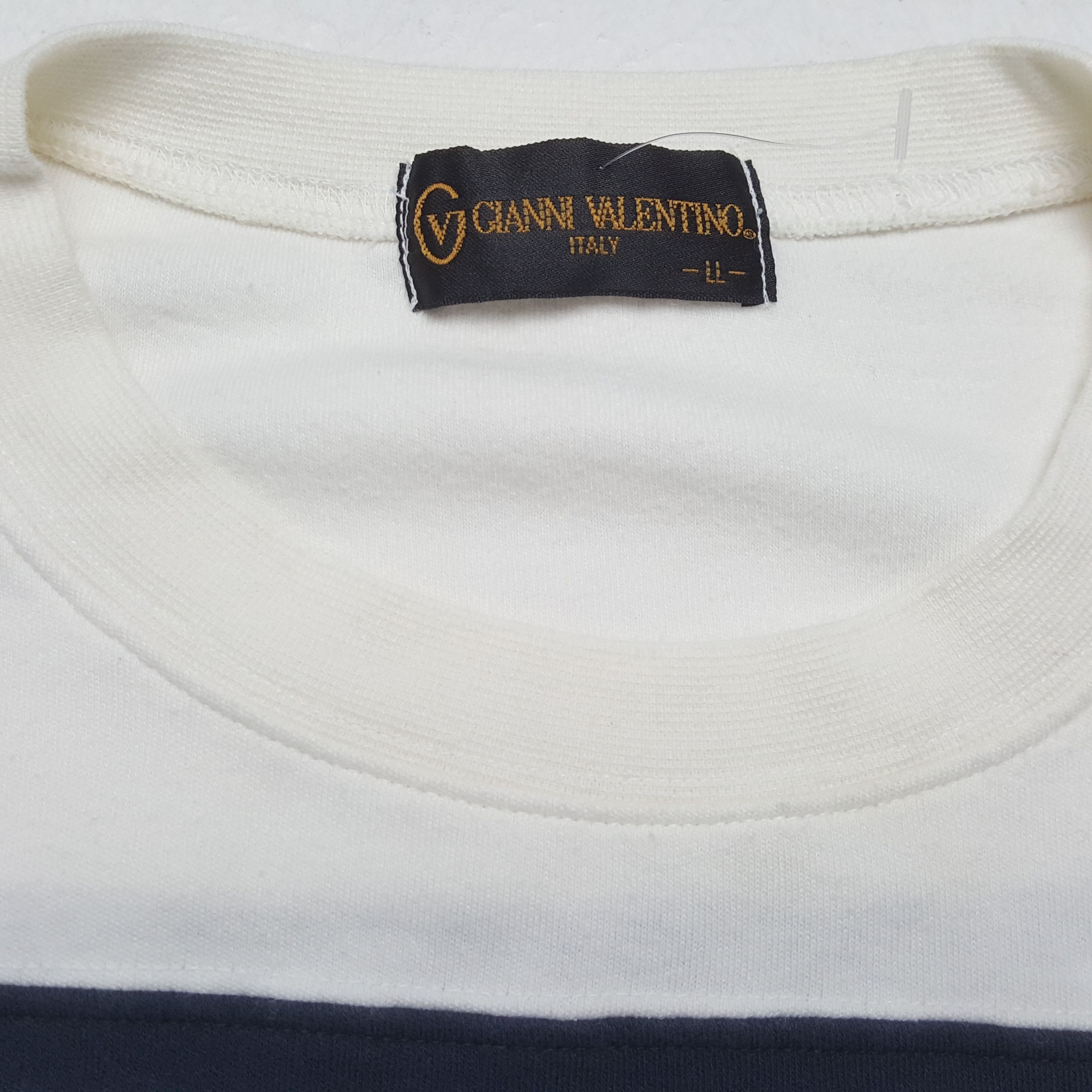Gianni Valentino × Valentino × Vintage GIANNI VALENTINO Italy Spellout Nice Design Tshirt Size US XXL / EU 58 / 5 - 7 Thumbnail