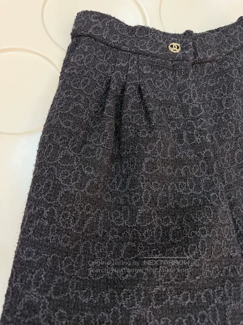 Chanel Chanel 23b full-print embroidered logo black shorts Size 42" / US 20 - 4 Thumbnail