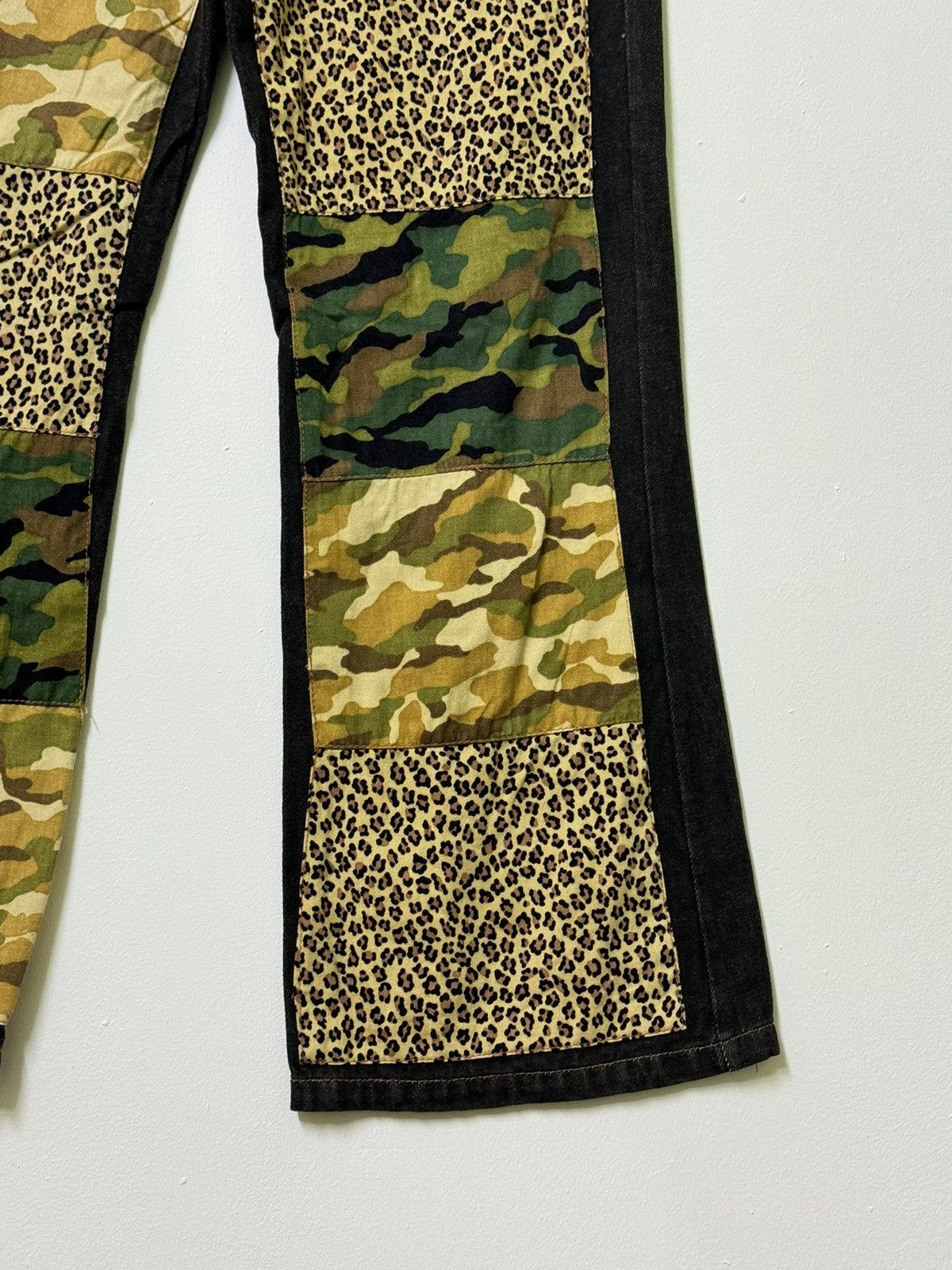Japanese Brand Flare Double Knee Camouflage Custom Distressed Denim Size US 27 - 6 Thumbnail