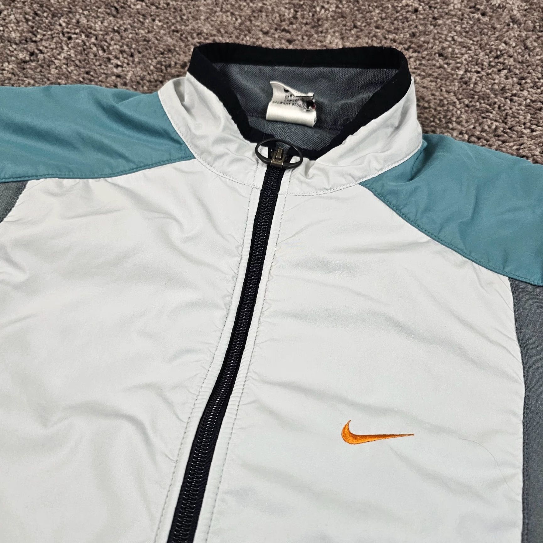 Nike Vintage Nike Women’s Windbreaker Jacket Small S Activewear 90s Gray Green Full Zip Size S / US 4 / IT 40 - 2 Thumbnail