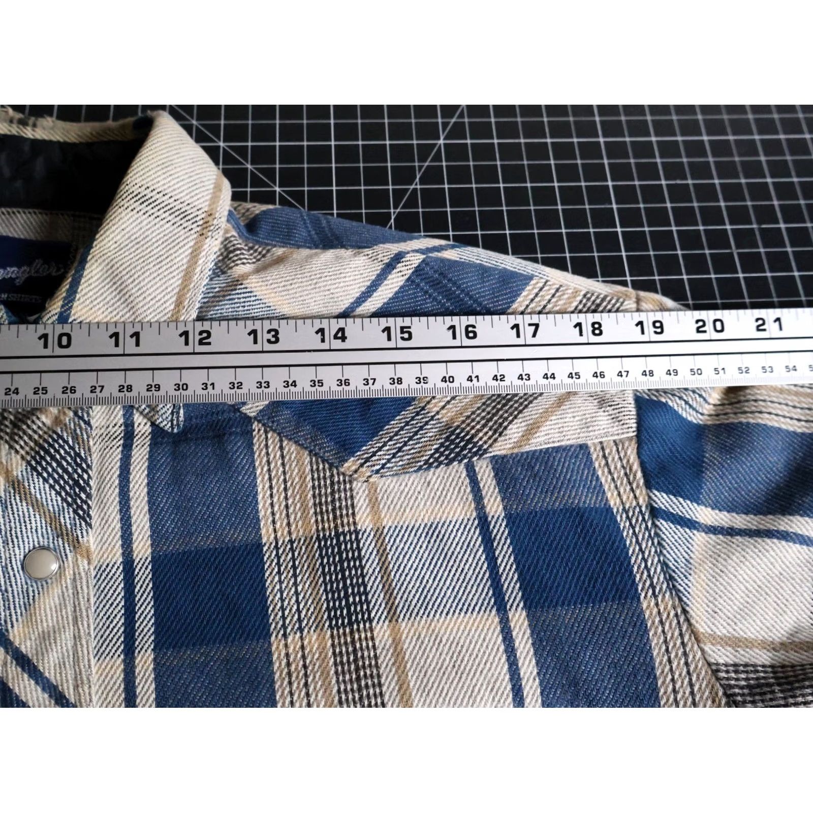 Wrangler VINTAGE Wrangler Western Shirt Men's L Gray Blue Plaid Pearl Snap VTG Size US L / EU 52-54 / 3 - 7 Thumbnail