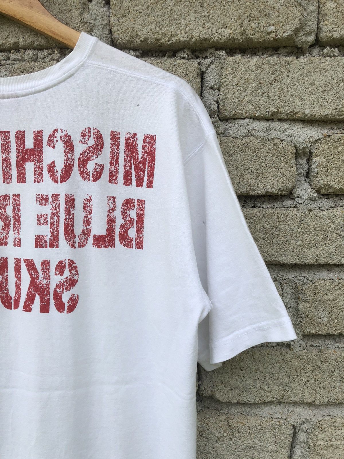 Vintage Vintage Y2K Mischievous Blue Rabbit Skunk Tshirt Size US L / EU 52-54 / 3 - 15 Thumbnail