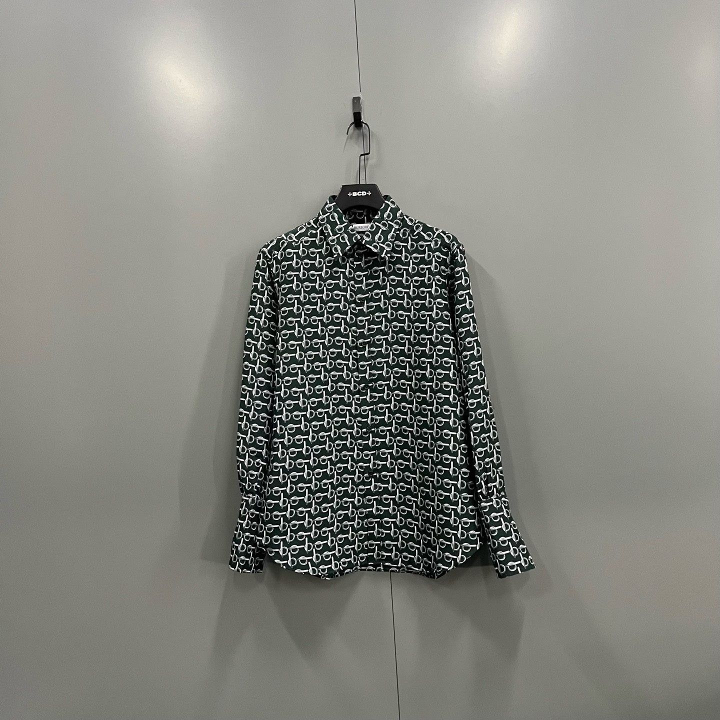 Burberry Burberry Printed Graphic Green Shirt m Men Size US M / EU 48-50 / 2 - 1 Thumbnail