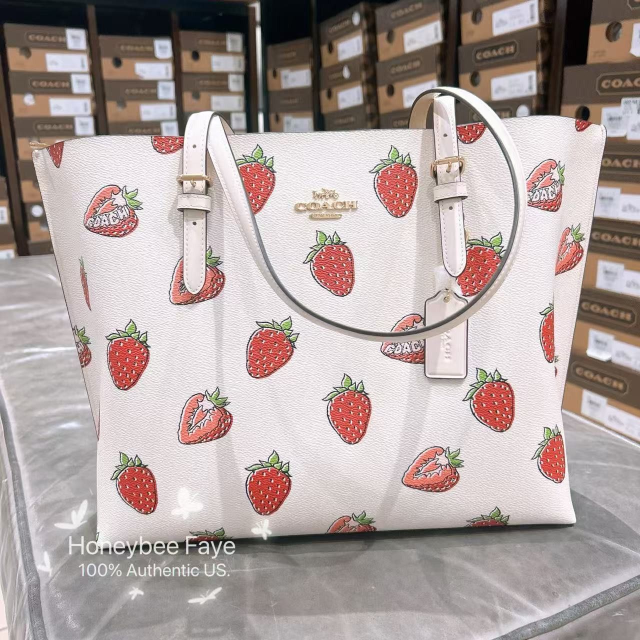 Coach NWT Coach Mollie Tote Bag With Strawberry Print CAQ65 Size ONE SIZE - 1 Thumbnail