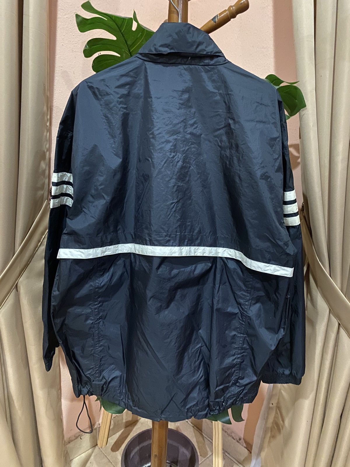Adidas Vintage Adidas Fulham FC Windbreaker Jacket Black Nylon Size US M / EU 48-50 / 2 - 6 Thumbnail