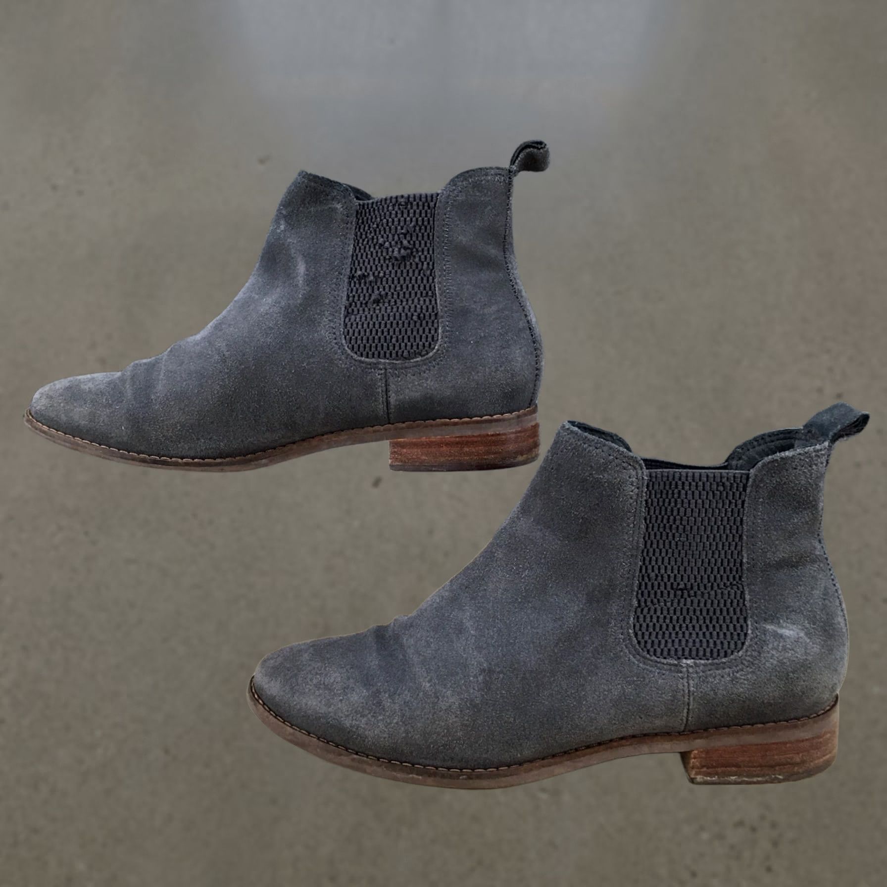 Toms Toms Boots Womens 8.5 Ella Chelsea Booties Gray Suede Almond Toe Cuban Heels Boots Men's? Size US 9 / IT 39 - 1 Thumbnail