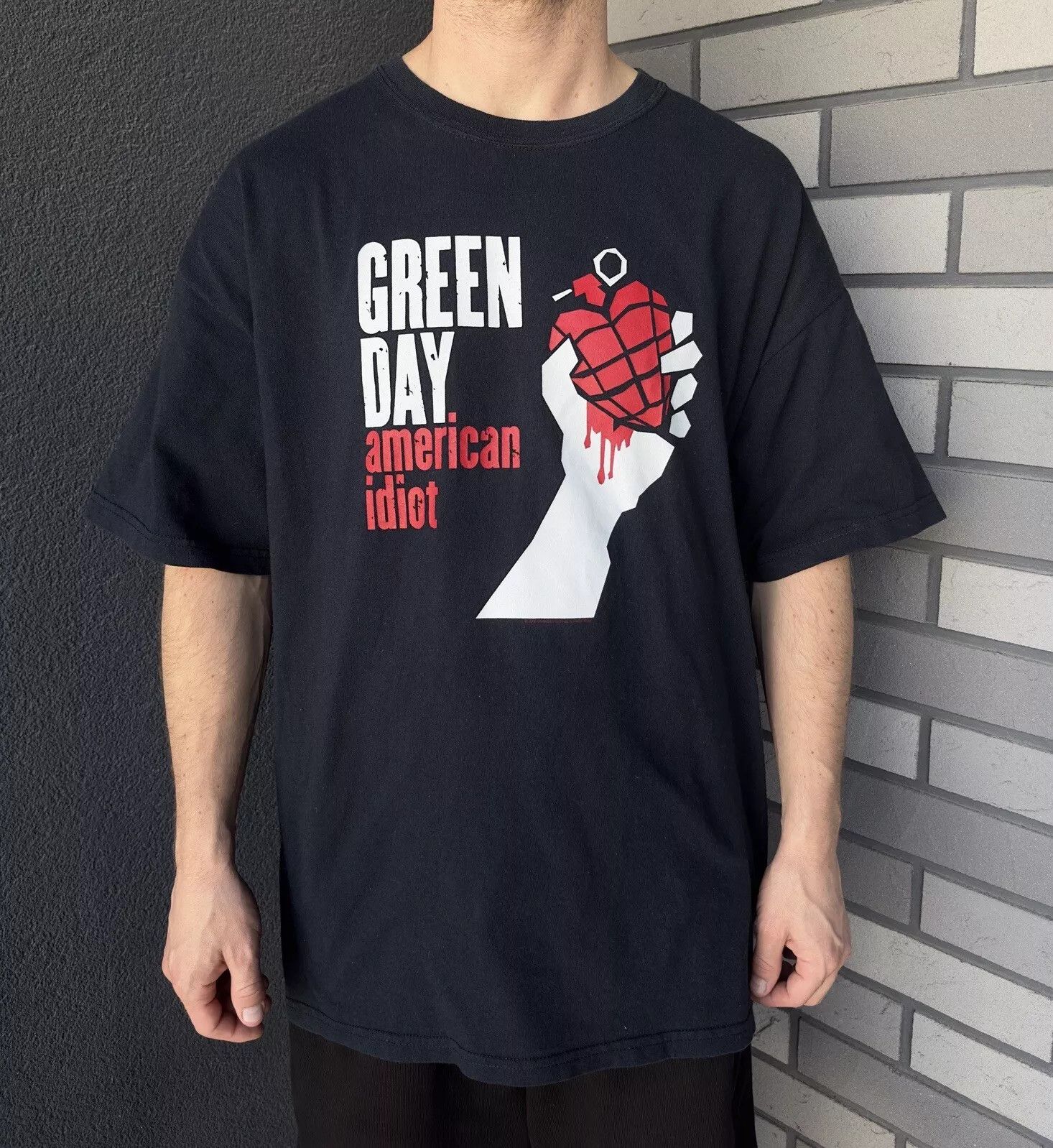 Gildan Vintage 2000s Green Day American Idiot 2004 T-Shirt Rock Size US XL / EU 56 / 4 - 1 Thumbnail