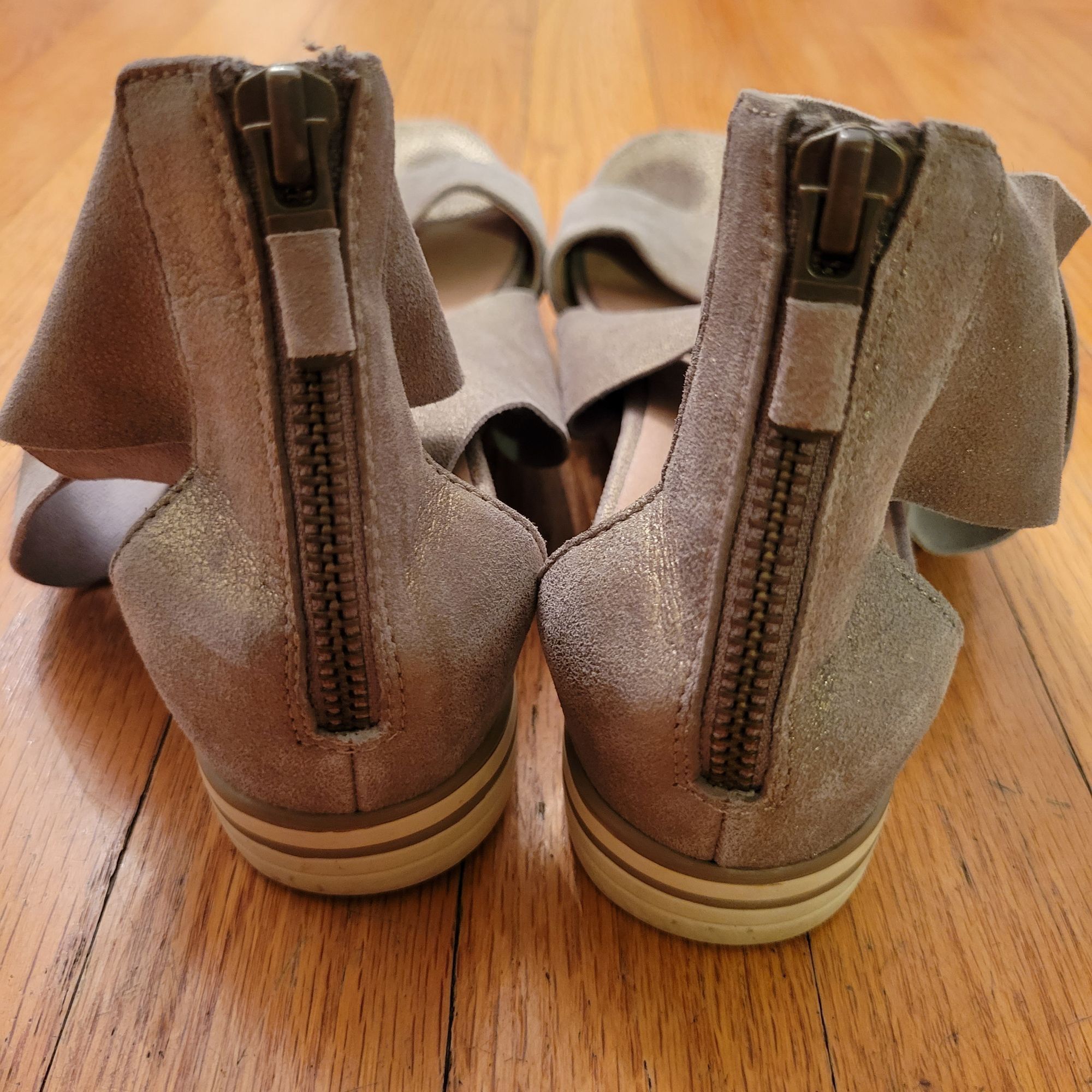 Eileen Fisher Eileen Fisher Criss Cross Sport Strappy Sandals 7.5 Metallic Size US 7.5 / IT 37.5 - 8 Thumbnail