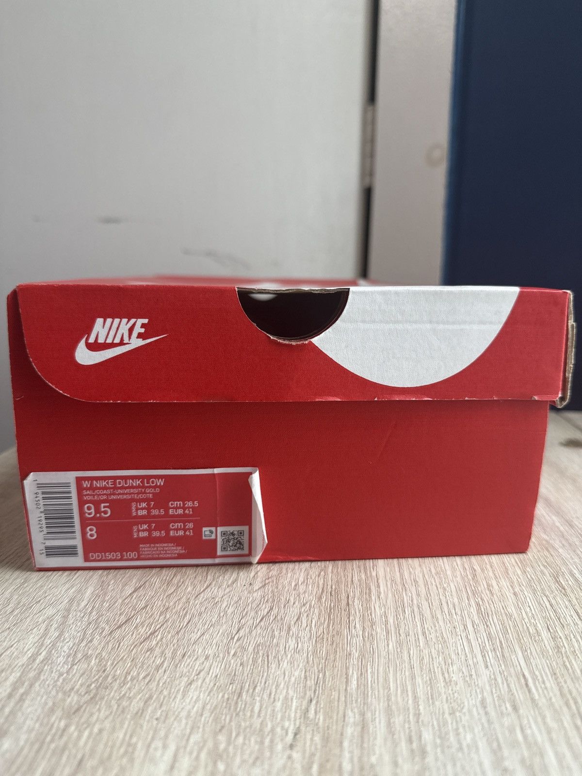 Nike Coast Nike Dunk Low (Womens) Size US 8 / EU 41 - 8 Thumbnail