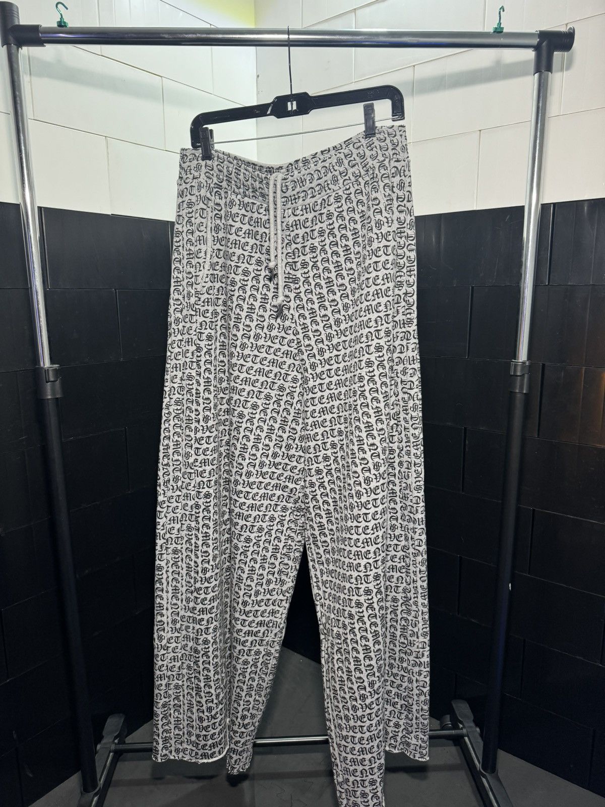 Vetements Vetements Gothic Monogram Sweatpants Size S Size US 32 / EU 48 - 1 Thumbnail