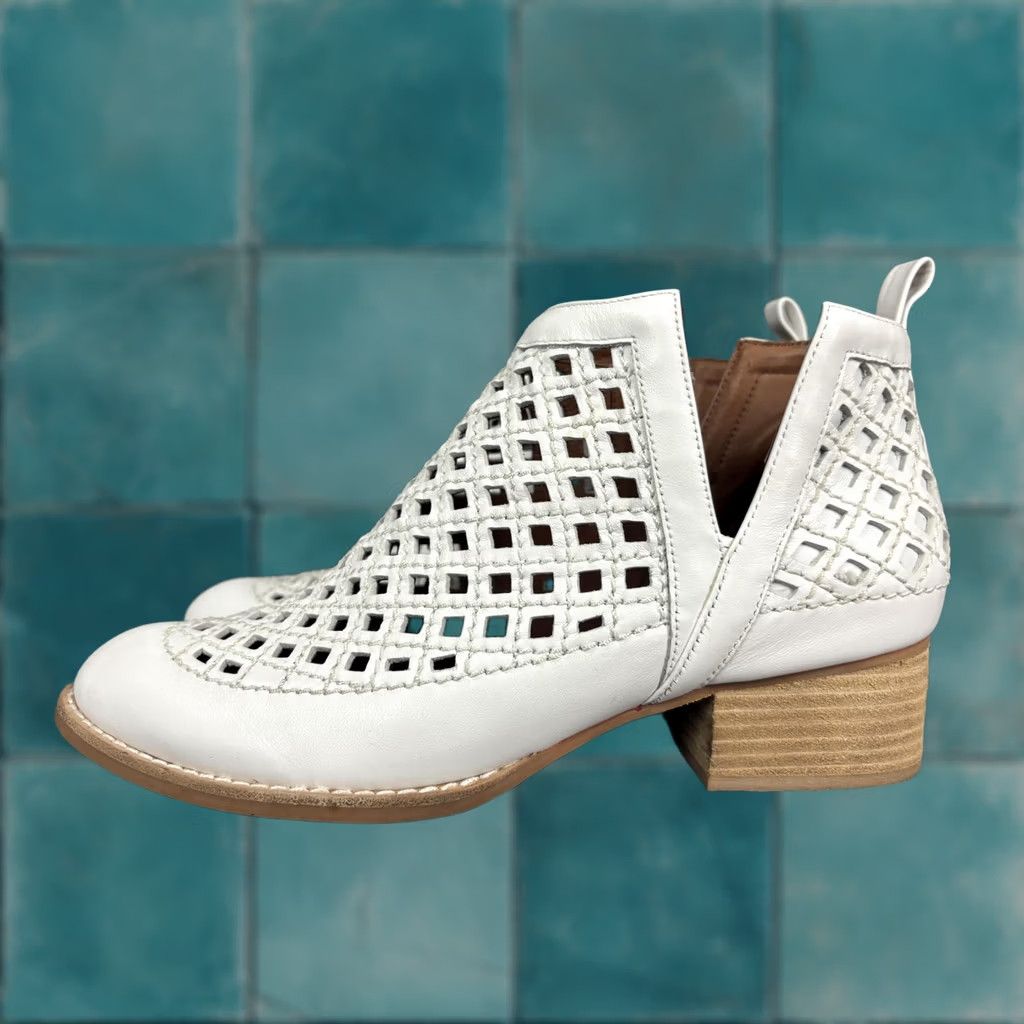Jeffrey Campbell Jeffrey Campbell Taggart Boots Womens 7.5 White Leather Ankle Cutout Geometric Pointed Toe Bootie Size US 8 / IT 38 - 1 Thumbnail